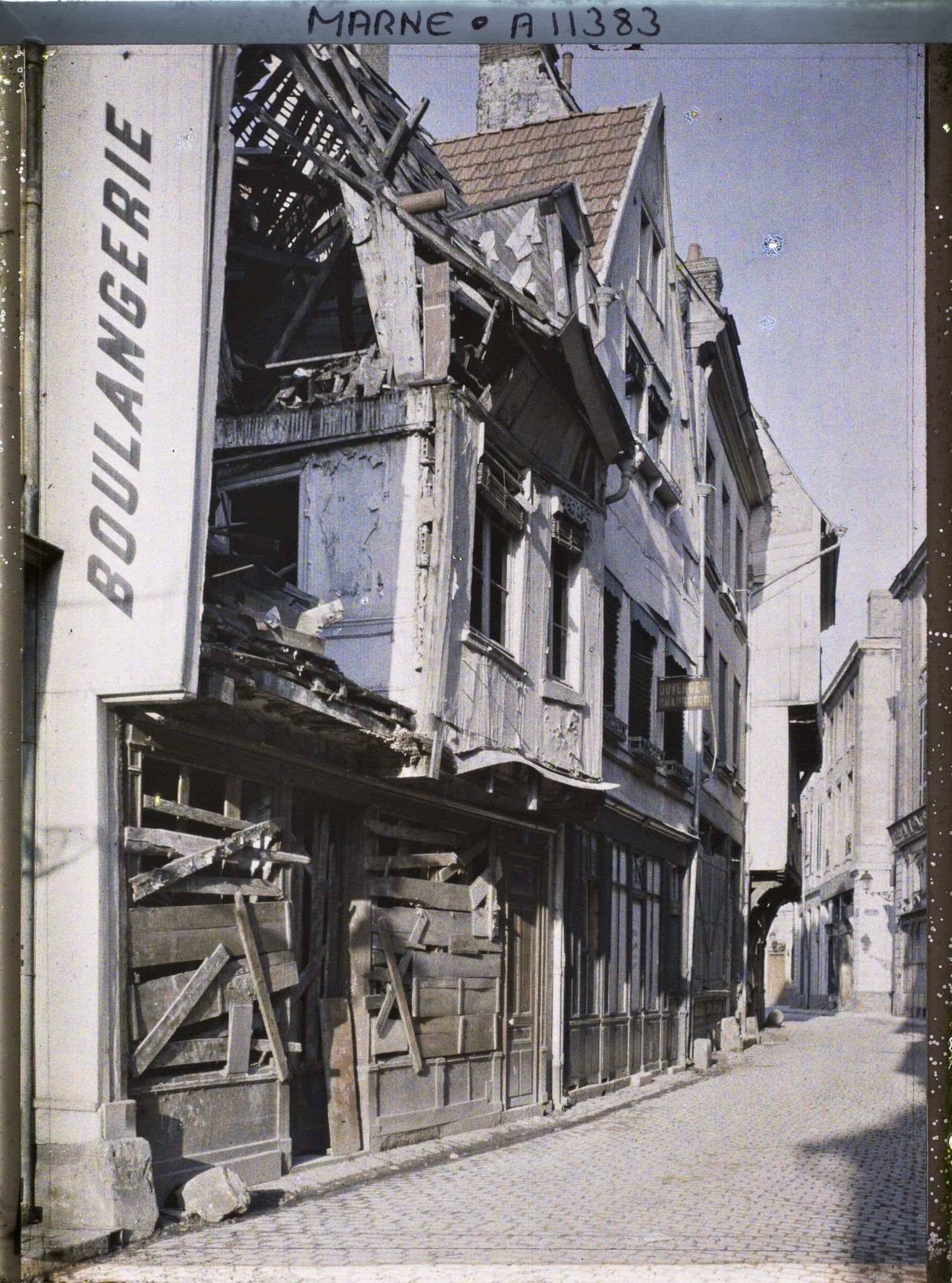 Image représentant Une maison en ruine, rue des Elus