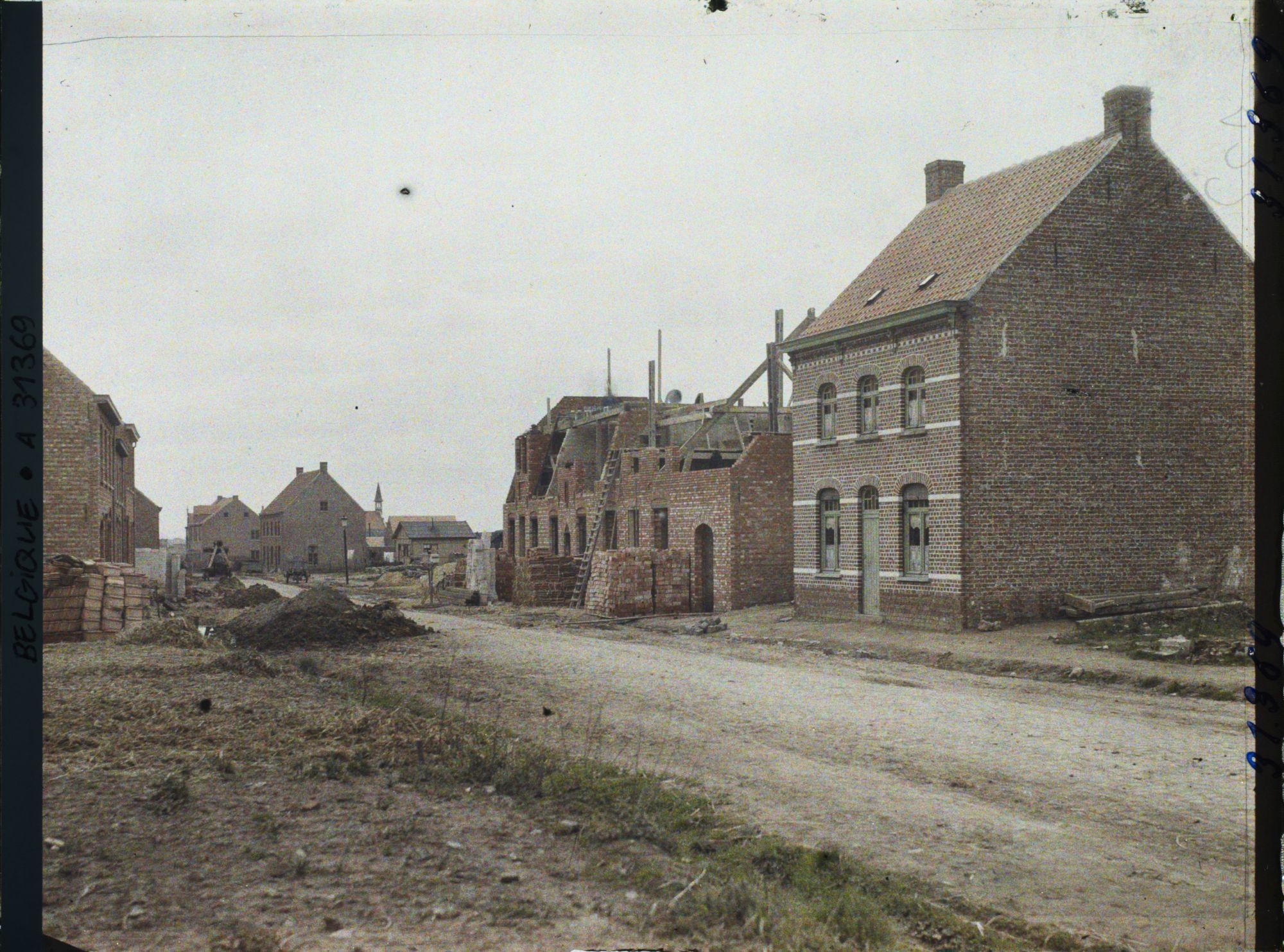 Image représentant Belgique, Zonnebeke, Une nouvelle rue