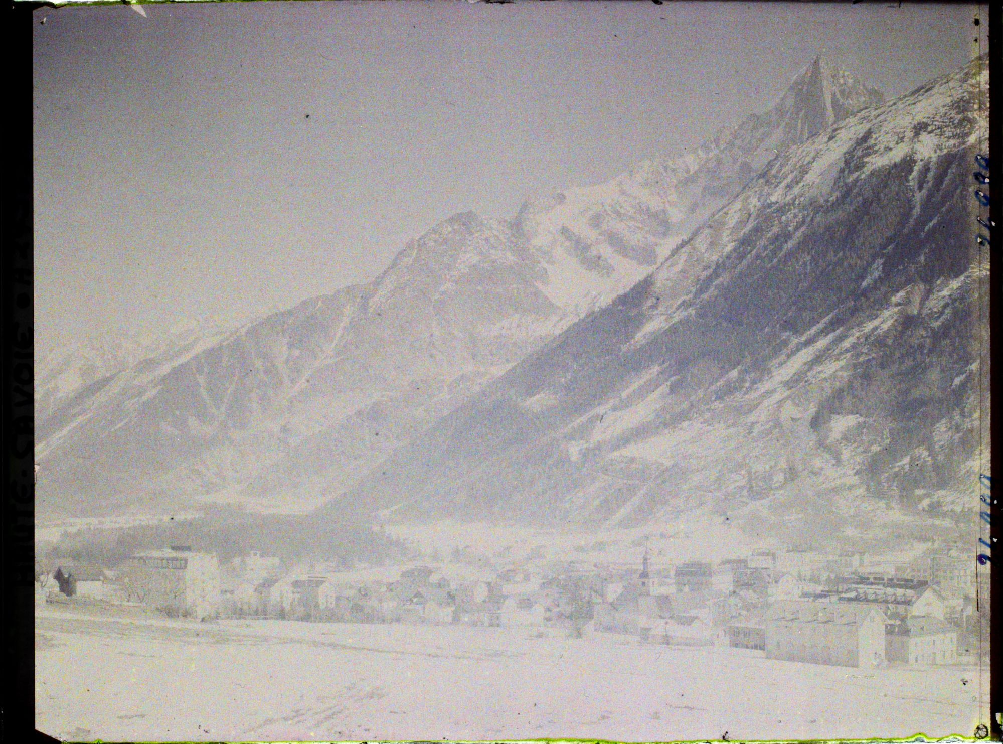 Image représentant France, Chamonix, Les Alpes -Vallée de Chamonix Le Centre du village de Chamonix, l'aiguille verte et l'aige  du Dru
