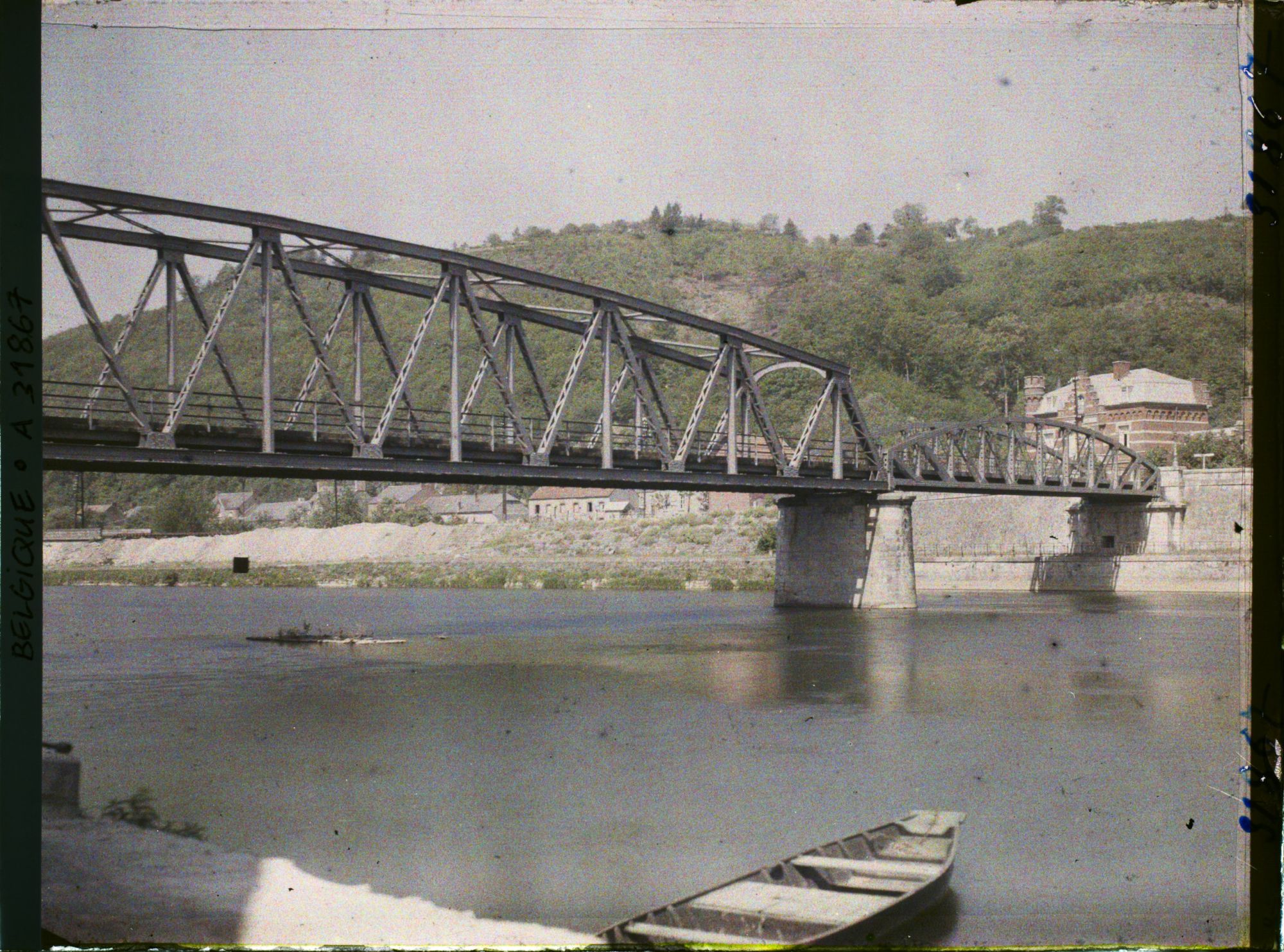 Image représentant Belgique, Hastière, Le Pont rétabli sur la Meuse