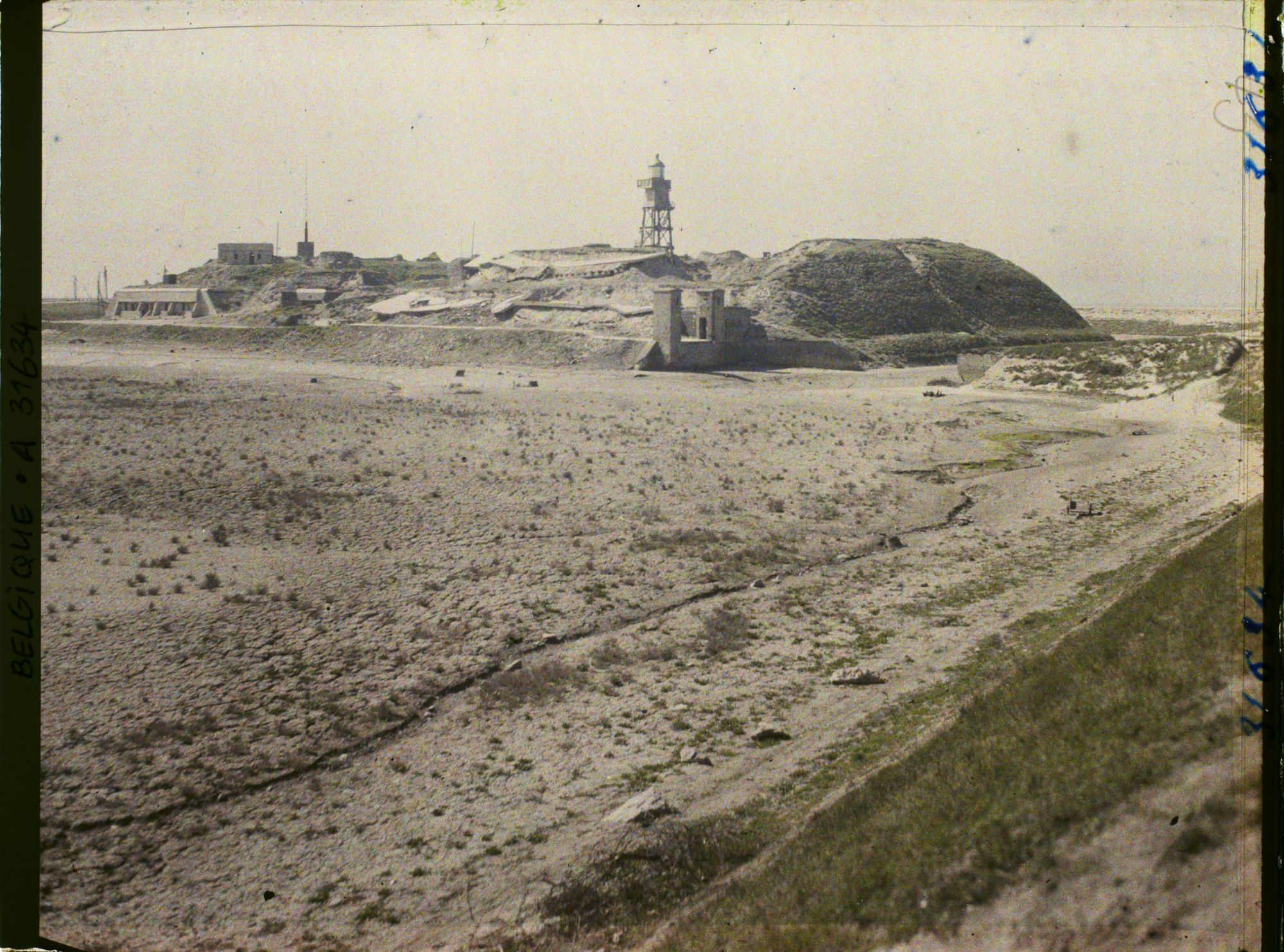 Image représentant Belgique, Ostende, Ouvrage Allemand à droite de l'entrée du Port