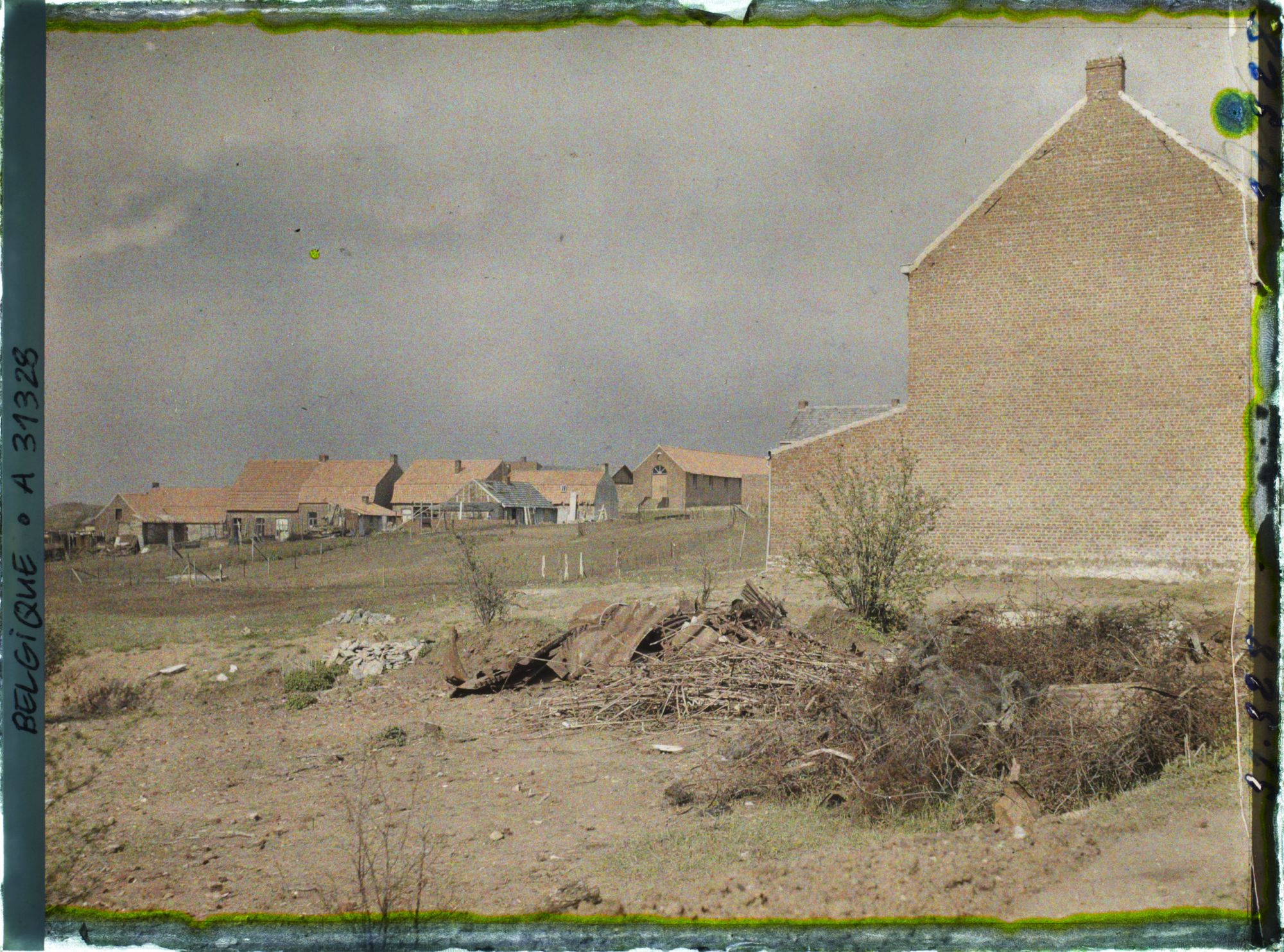 Image représentant Belgique, Wytschaete, Orage sur le Village