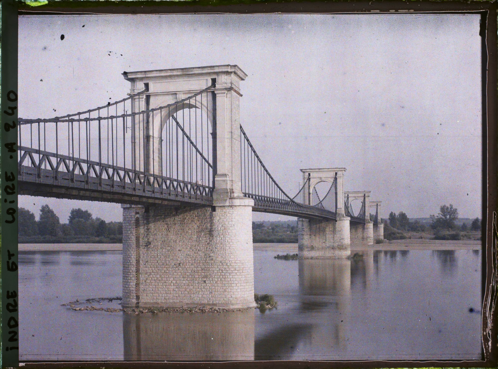 Image représentant Le pont suspendu sur la Loire