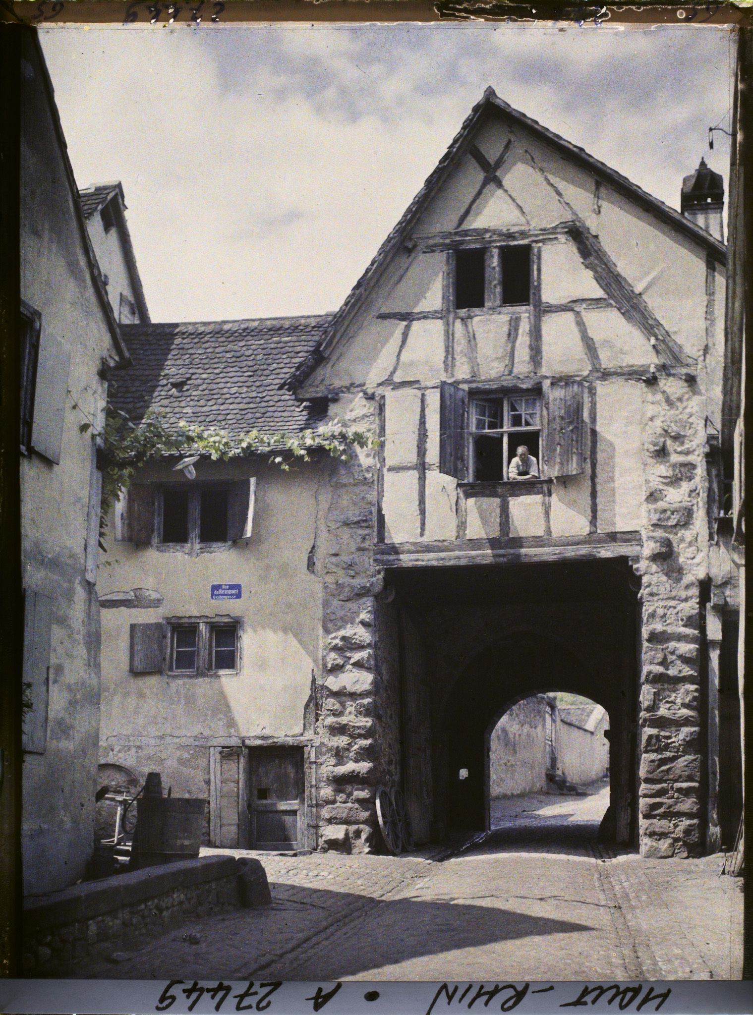 Image représentant France, Riquewihr, La Porte Haute vue de la Dolder