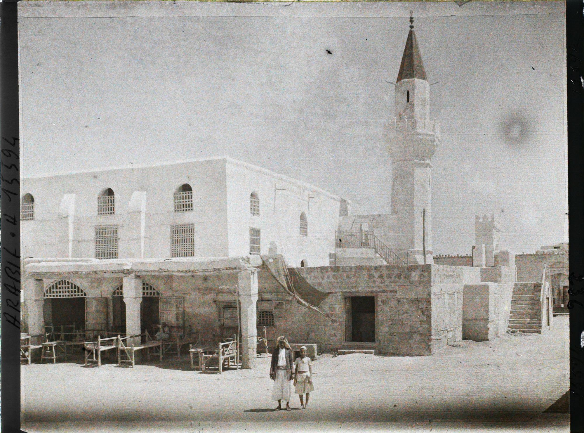 Image représentant Une mosquée voisine du bâtiment de la Mission française
