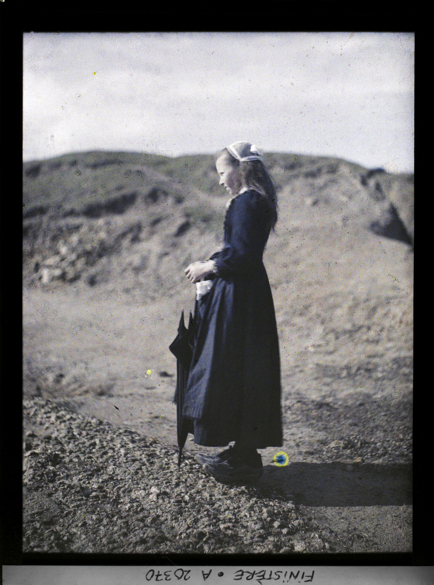 Image représentant Une jeune Bretonne de Plogoff