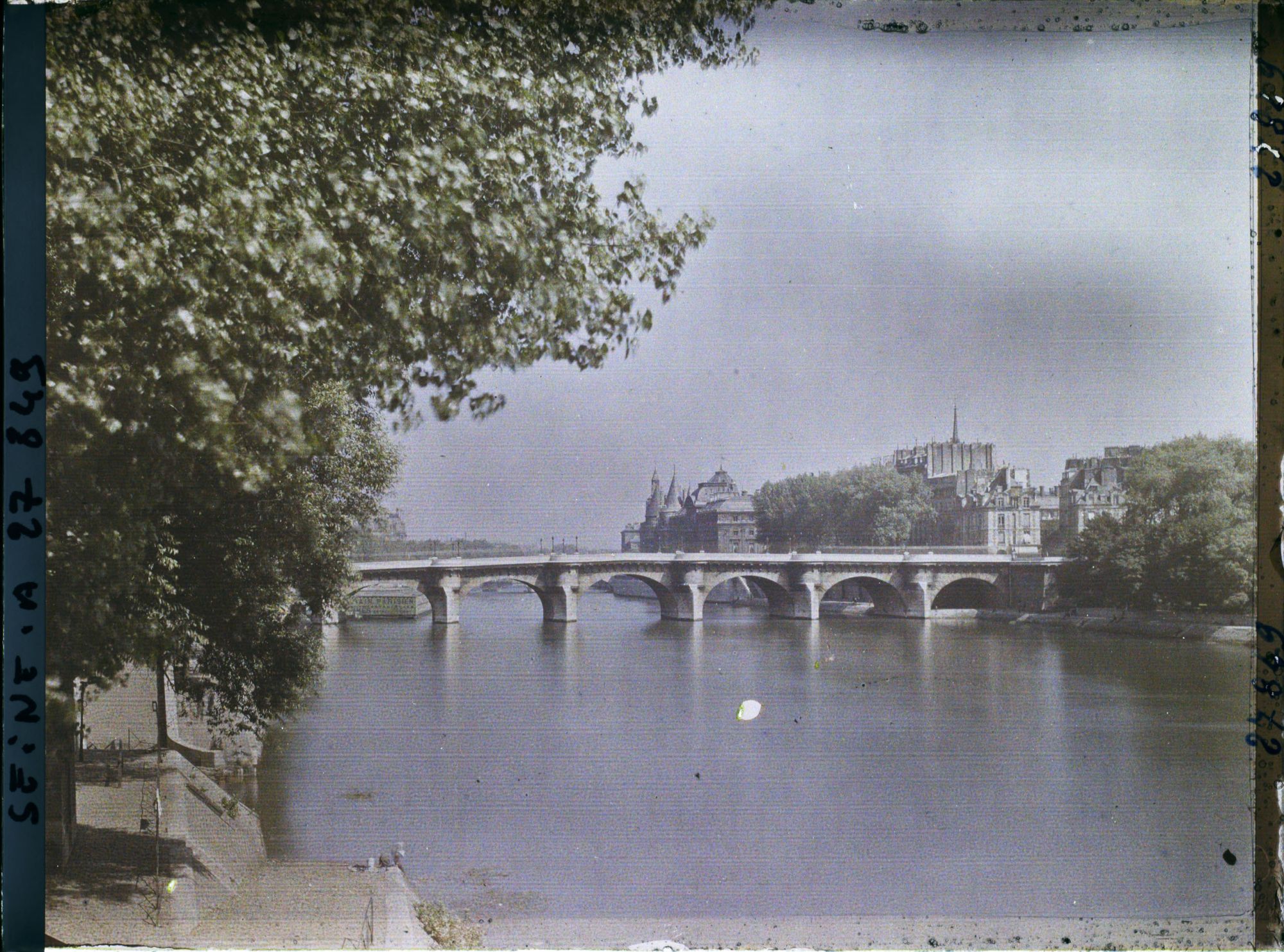 Image représentant Le Pont-Neuf et l'île de la Cité vus du pont des Arts