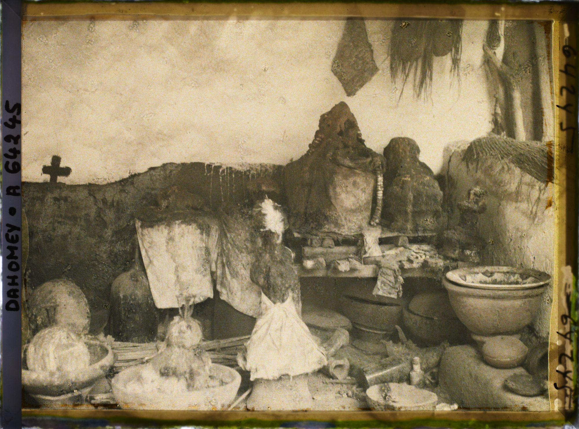 Image représentant Autels chez le féticheur du Serpent