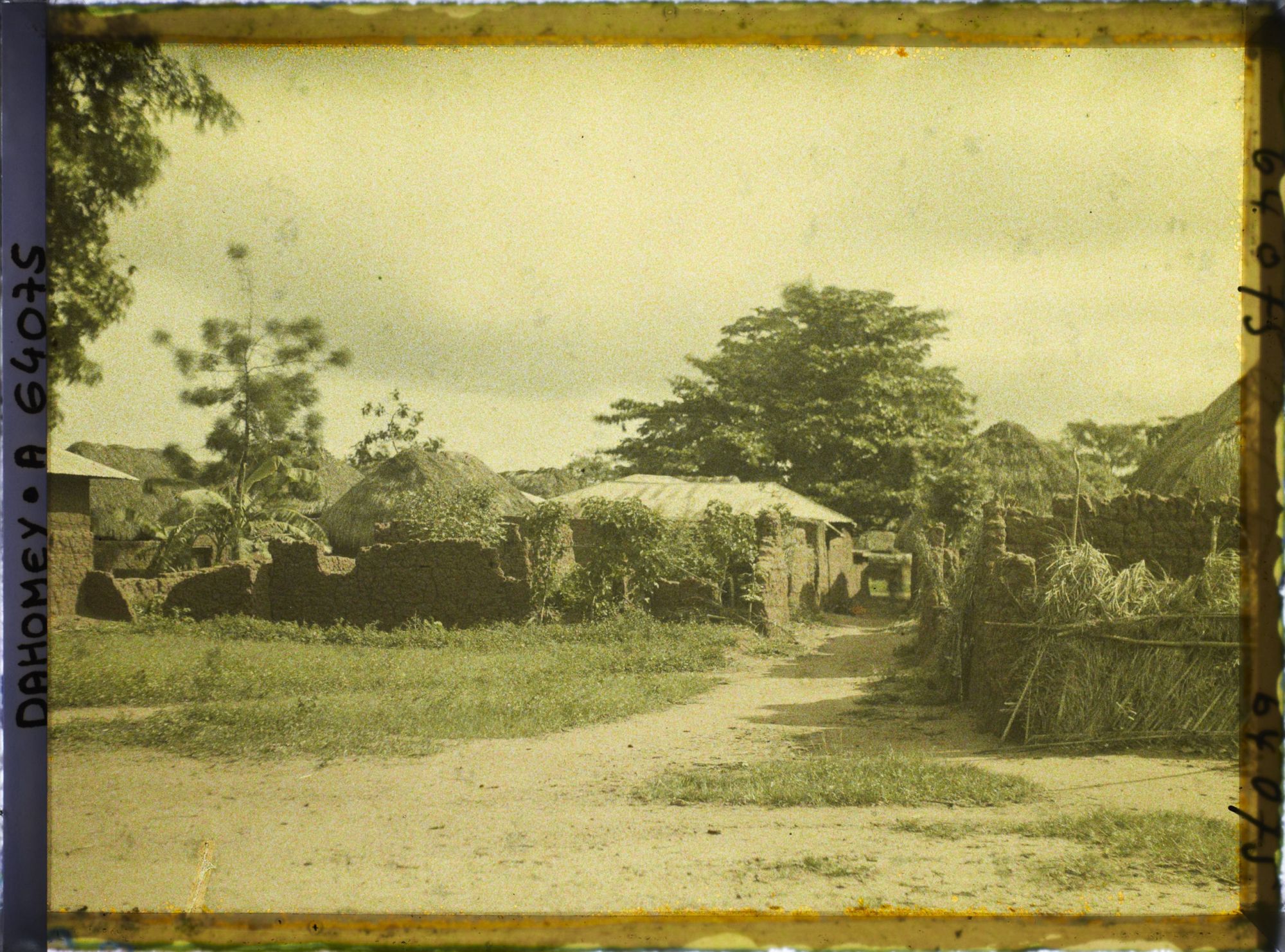 Image représentant Le village indigène