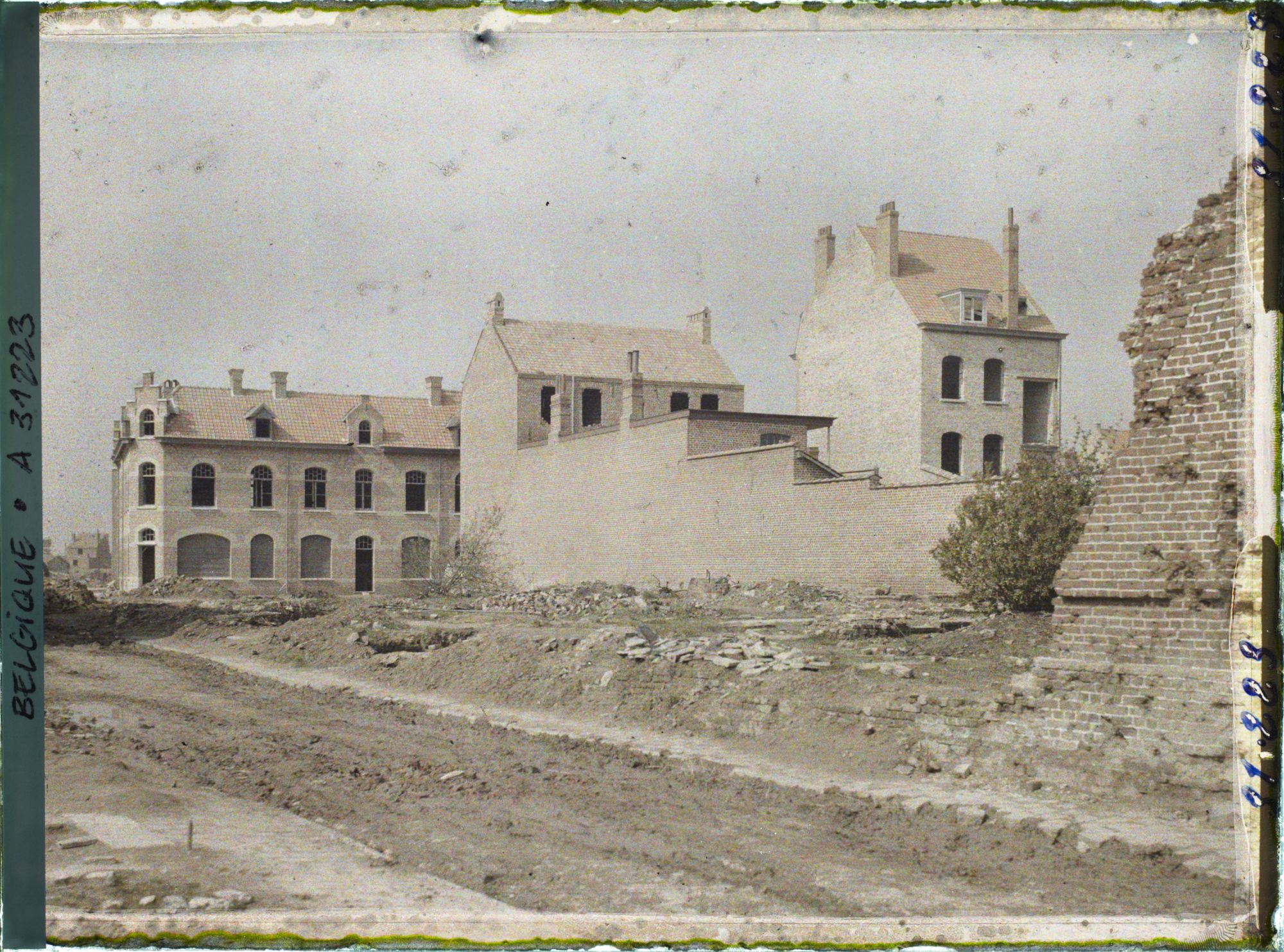 Image représentant Belgique, Ypres, Marché aux Vieux habits