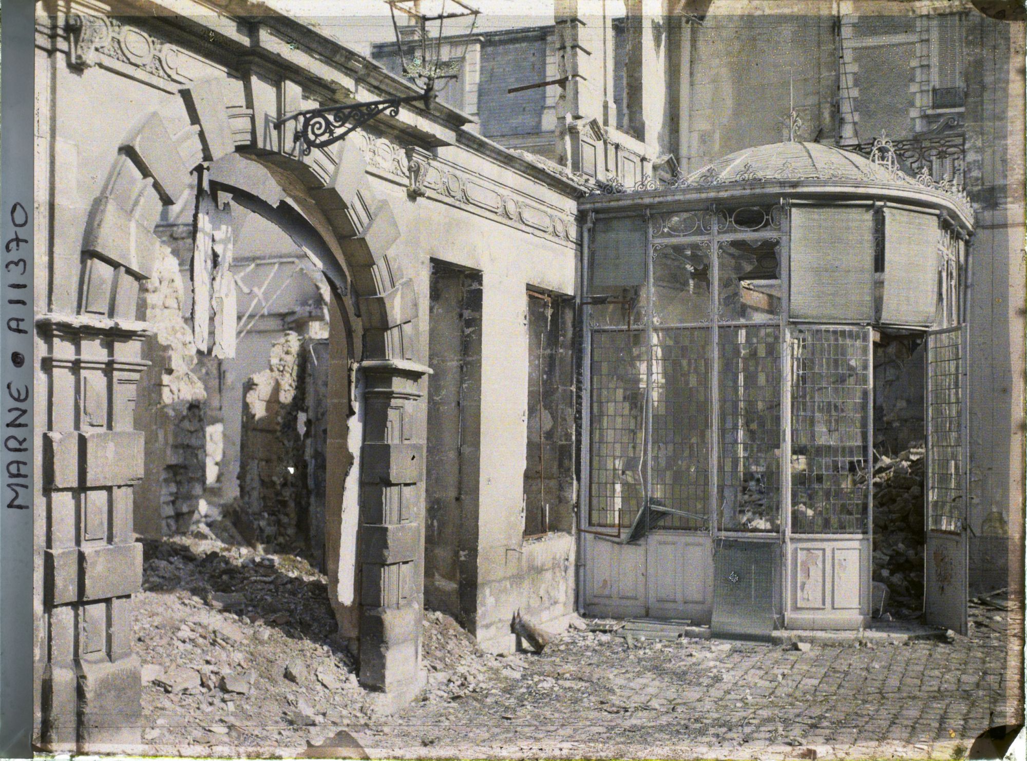 Image représentant Ruine de l'hôtel Thiret de Prain, rue Eugéne Desteuque