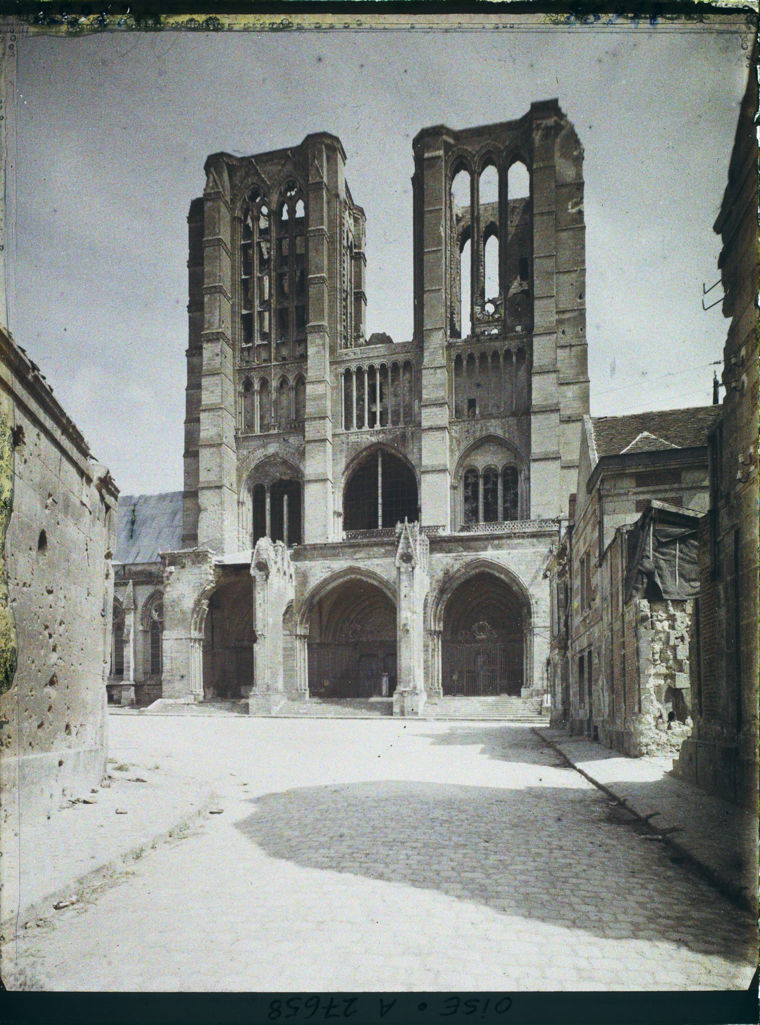 Image représentant France, Noyon, Façade de la Cathédrale
