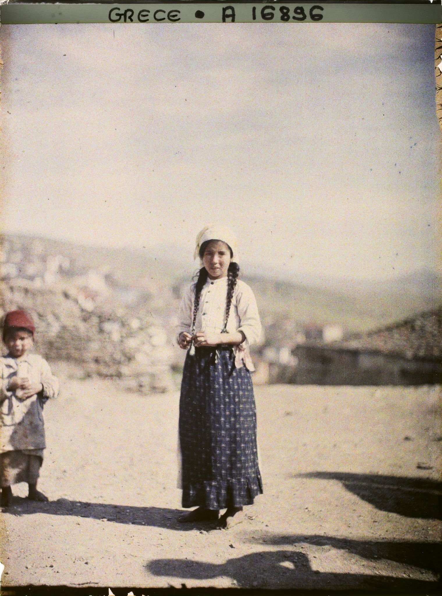 Image représentant Grèce, Salonique, Jeune fille tzigane