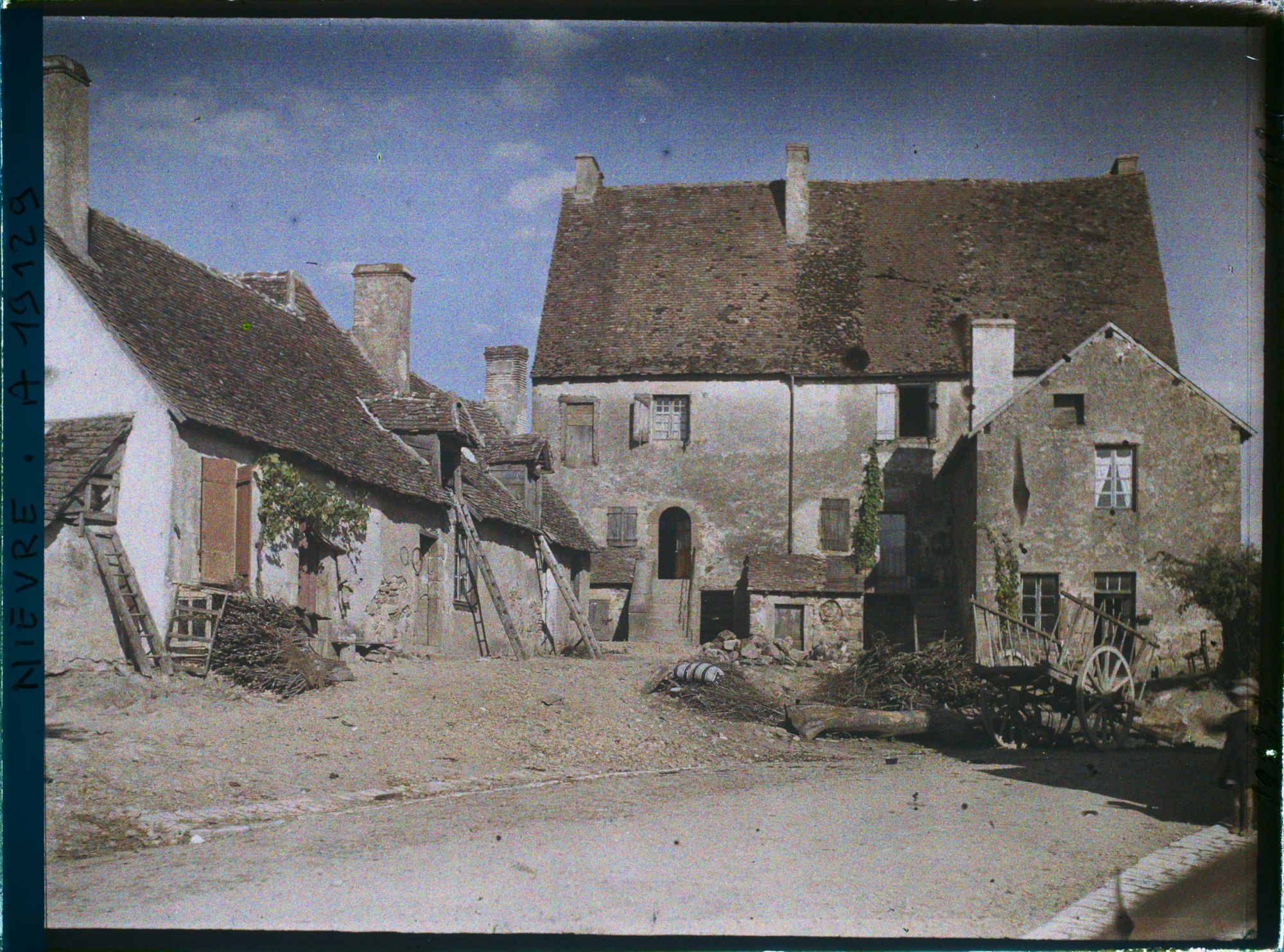 Image représentant Une rue près de l'église
