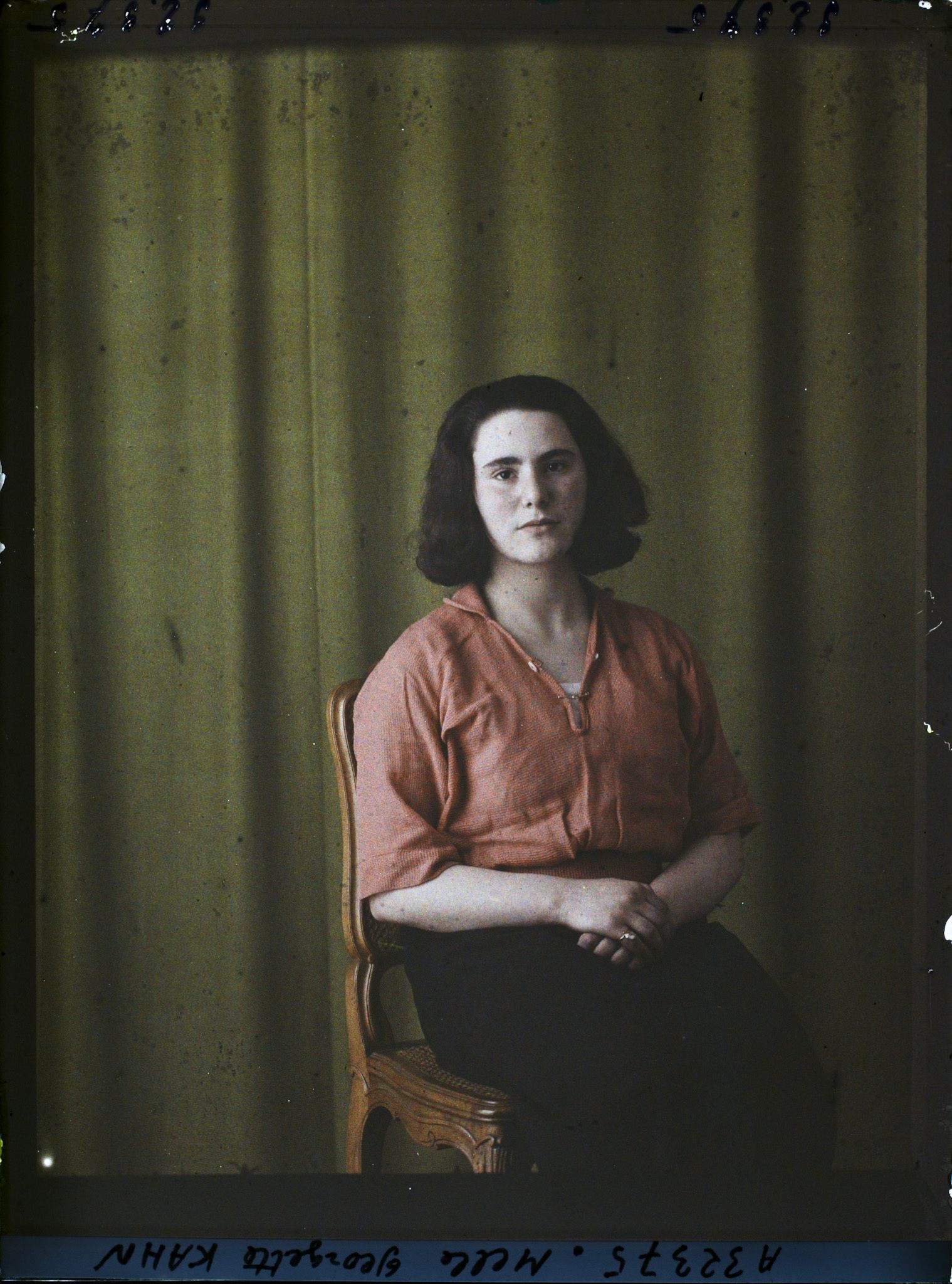 Image représentant https://musee-albert-kahn.s-museum.fr/home/NWQ2OTAwYzNmYjZlZTk1ZWQwODJmMjY4L2dlbmVyaWMtbm90aWNlLXRhYi9hdXRob3JpdHkvNjE3YTc5ZjVjZjhiODk2OGIzMzM3ZDIx/5d6900c3fb6ee95ed082f268/generic-notice-tab/authority/617a79ebcf8b8968b3336fe5 Mademoiselle Georgette Kahn