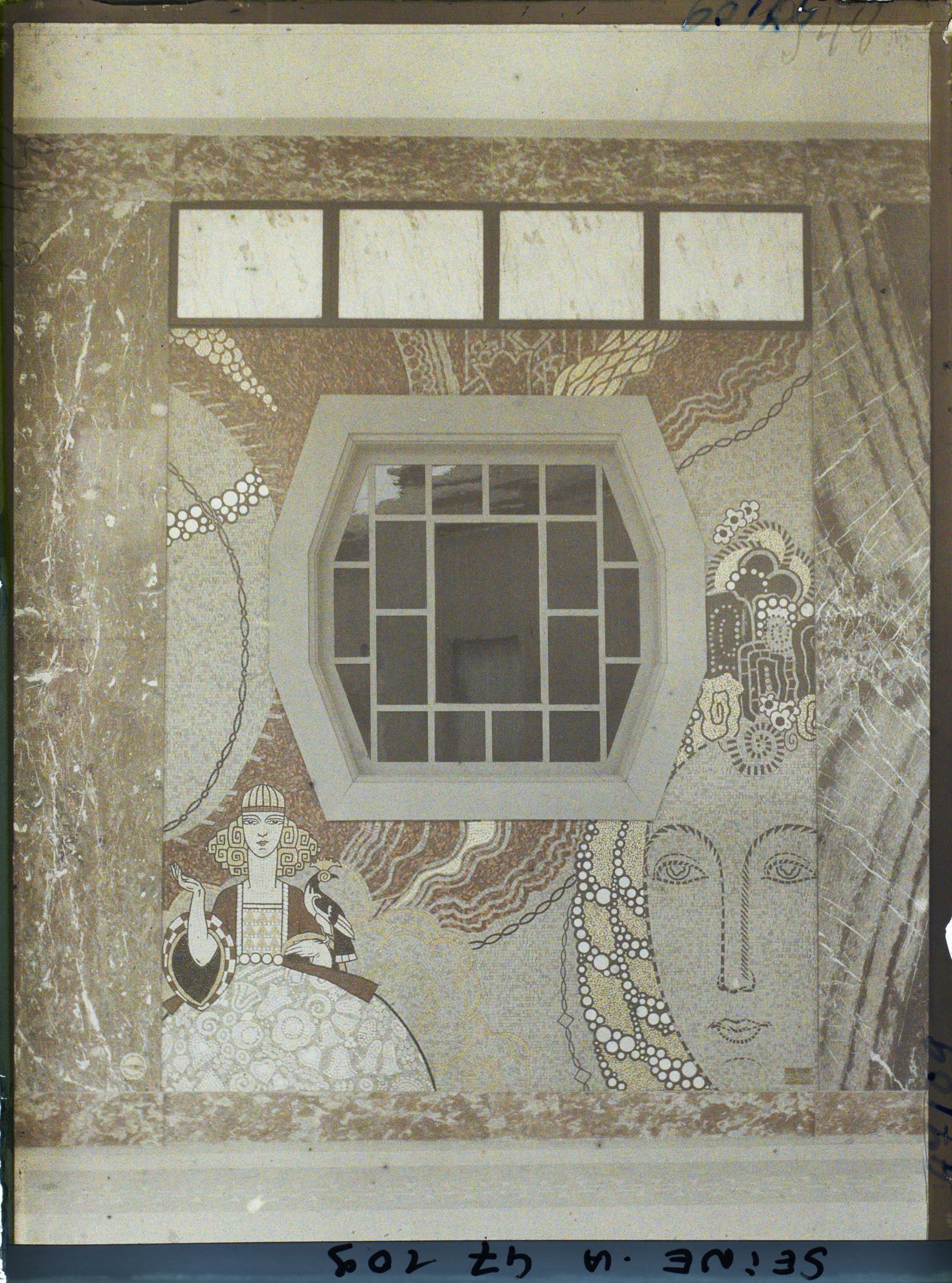 Image représentant L'Exposition des arts décoratifs, Mosaïques de la Classe VII, Galeries de la section française, entre la Tour de Champagne et la Tour de Paris