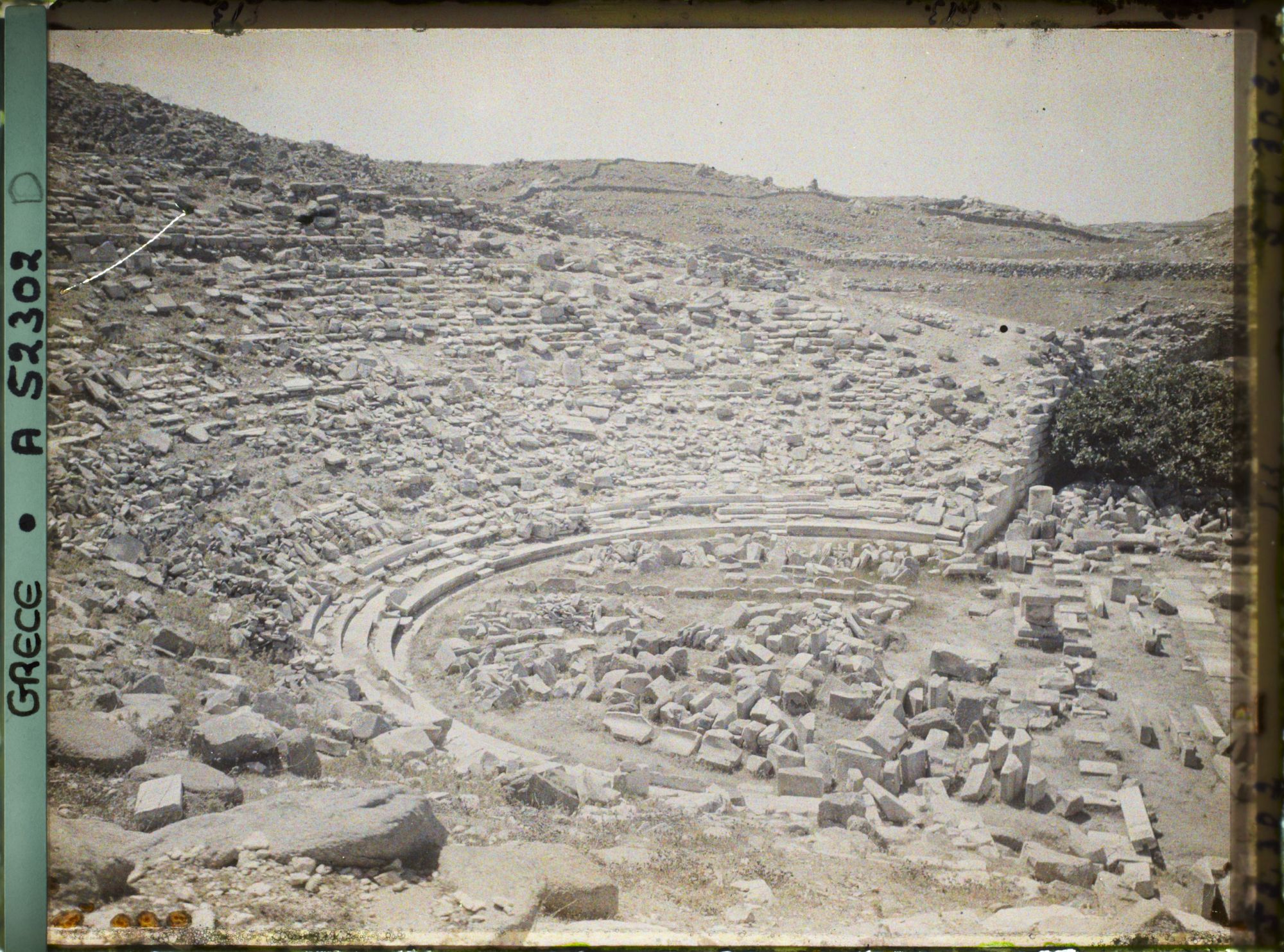 Image représentant Le Théâtre, vue prise des gradins supérieurs