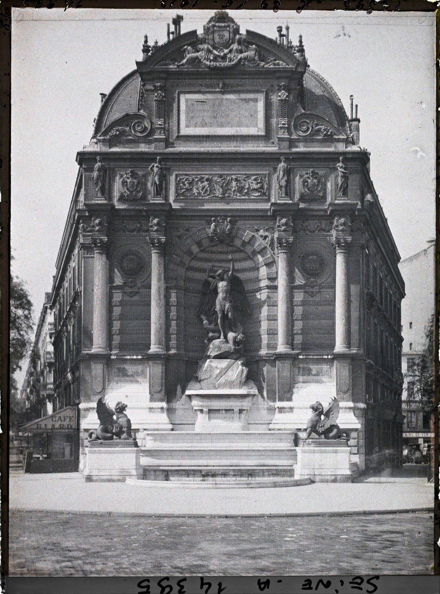 Image représentant La fontaine Saint-Michel, place St-André-des-Arts et boulevard Saint-Michel
