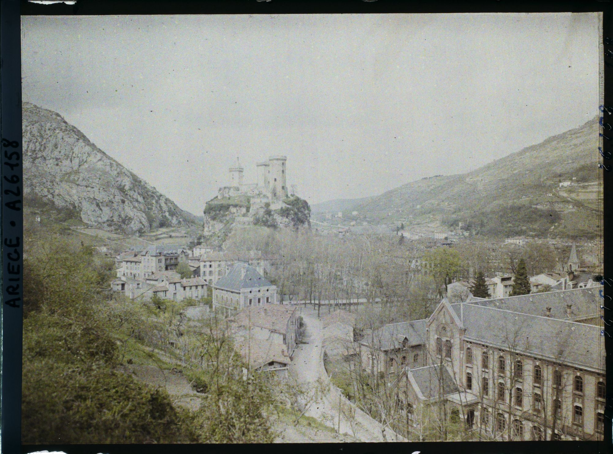 Image représentant Vue d'ensemble : la ville et le château vers le nord