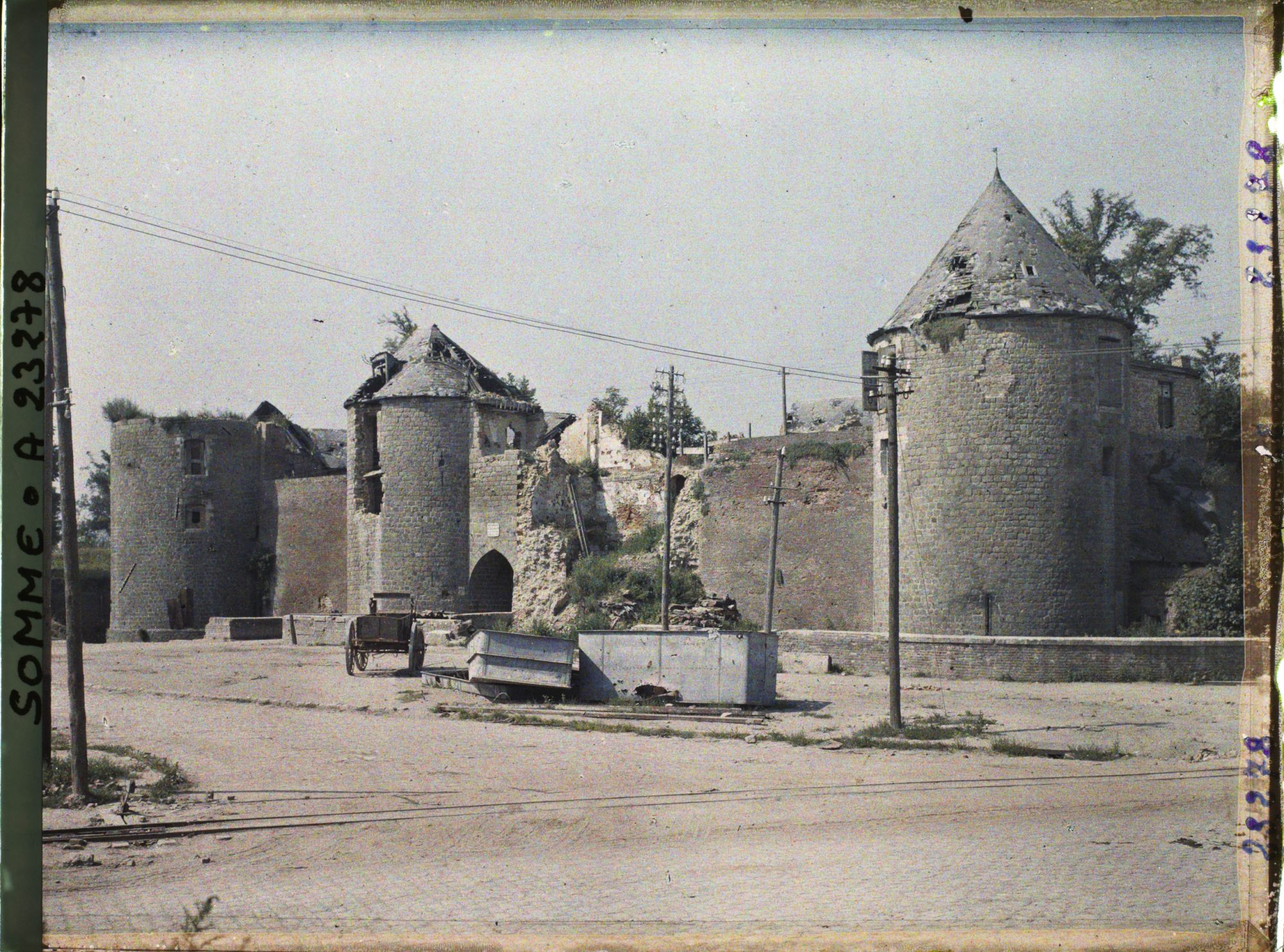 Image représentant France, Péronne, Ensemble de la façade du Château