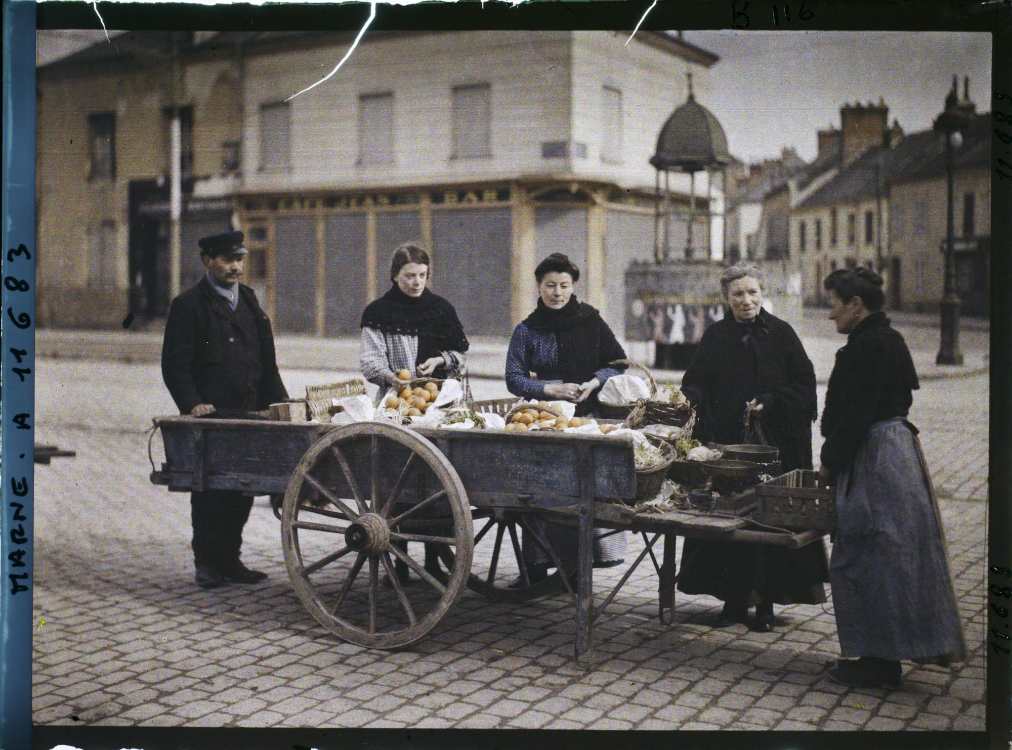 Image représentant France, Reims, Marchande d'Oranges