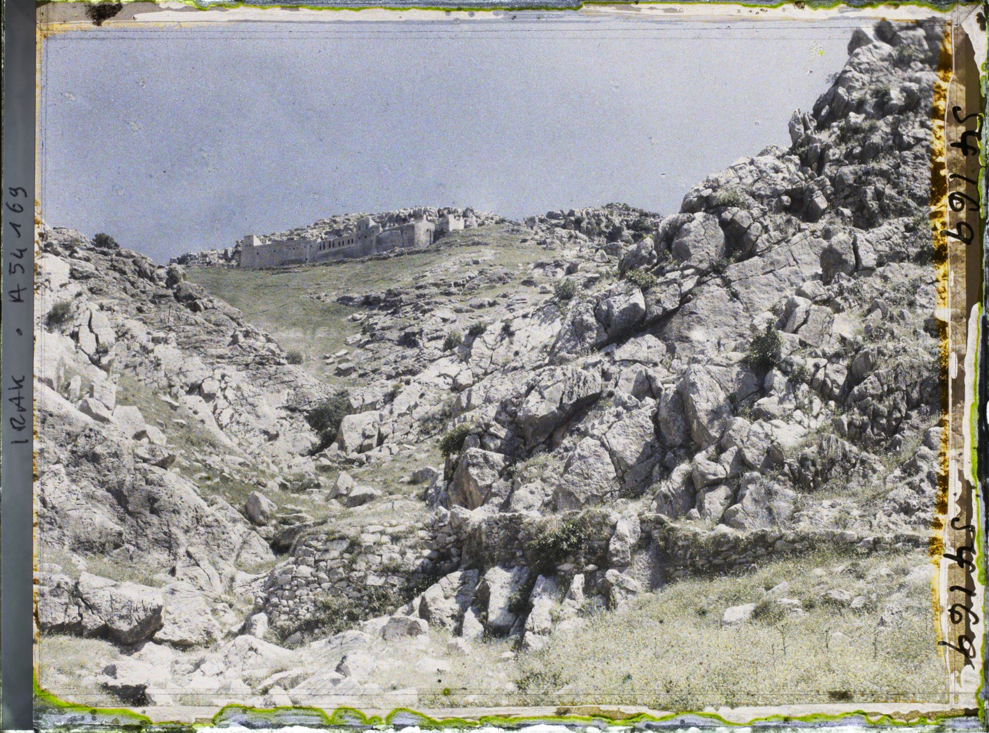 Image représentant Le monastère de Mar Matta (IV ap. J.-C.) sur le mont Alfaf ou mont Mqalub