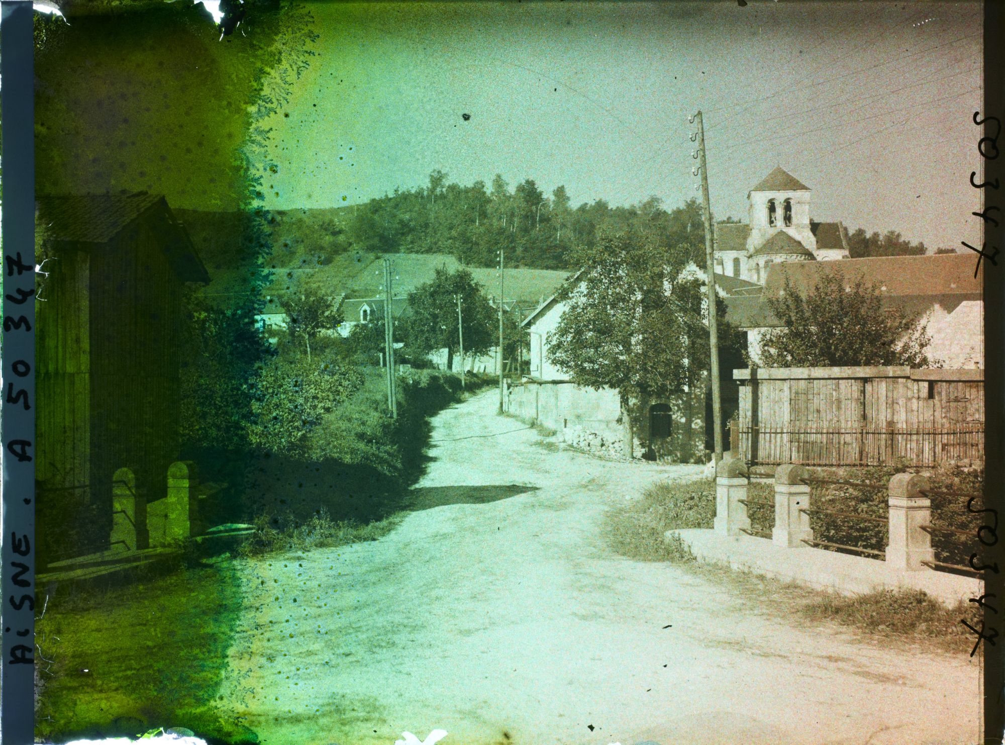 Image représentant France, Pernant, Vue vers l'Eglise