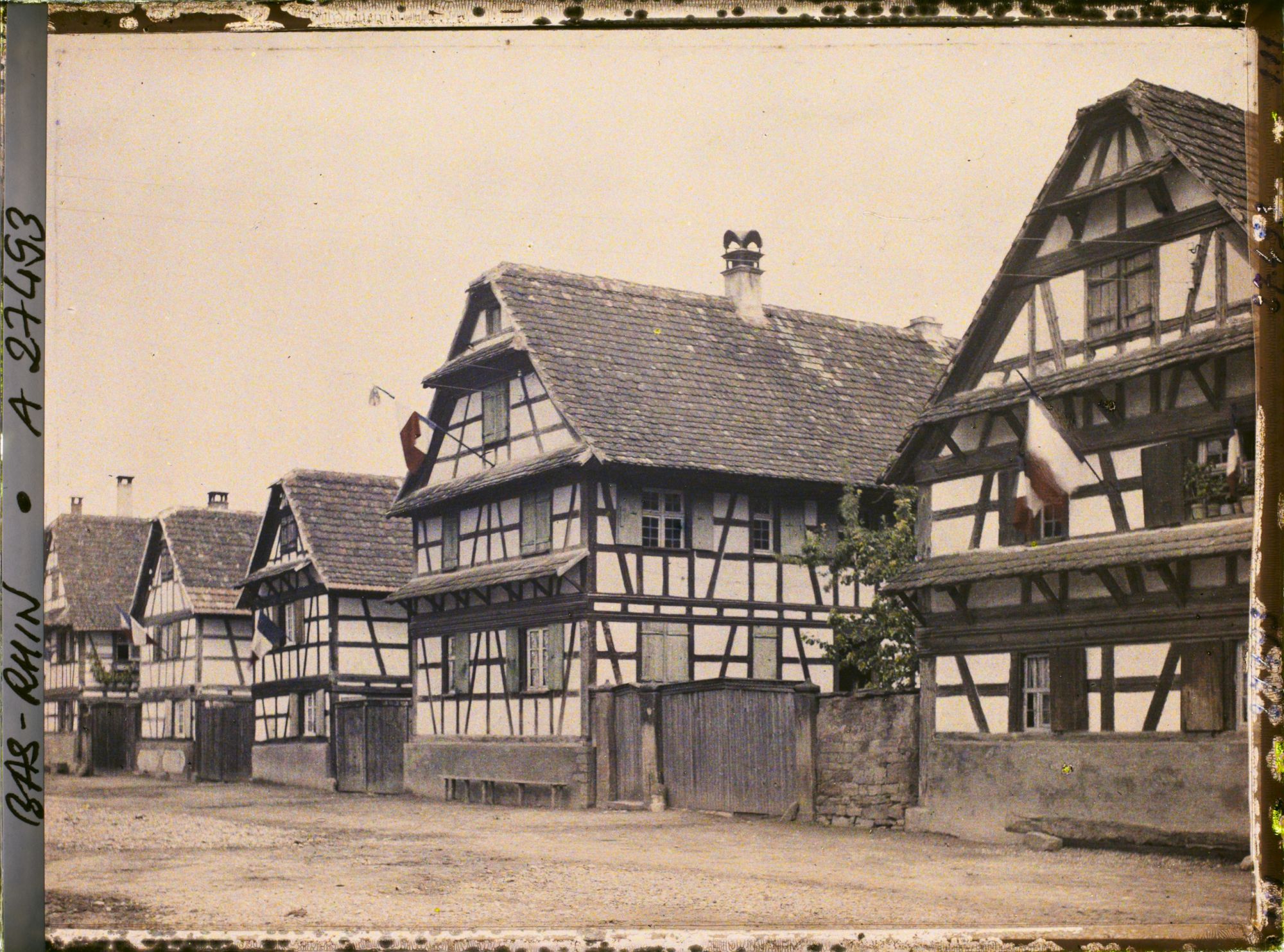 Image représentant France, Geispolsheim, Plusieurs Maisons avec l'entrée de la Cour