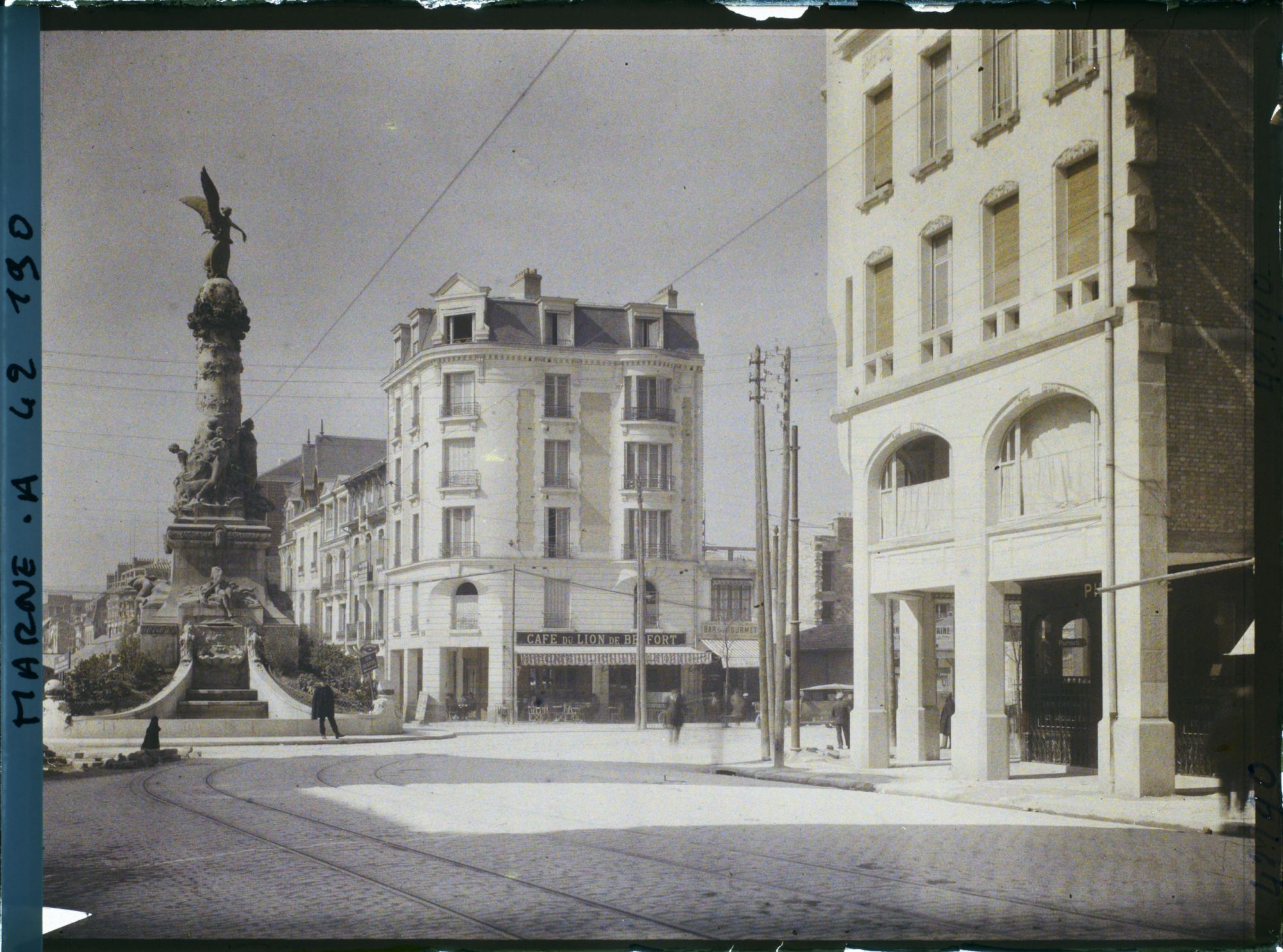 Image représentant France, Reims, Fontaine Subé et coin de la Buirette et de la Place Drouet d'Erlon