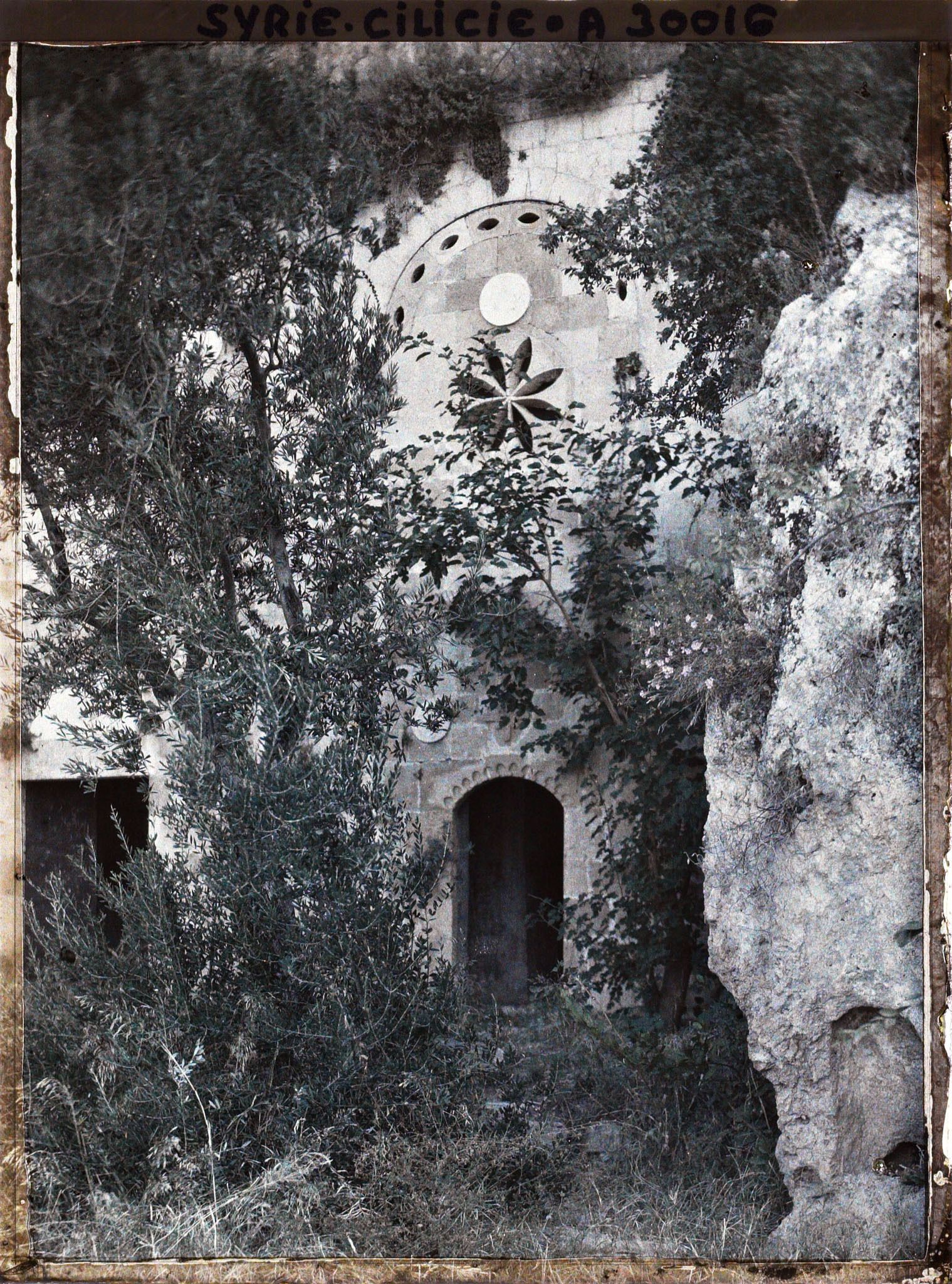 Image représentant Façade de l'église rupestre de la grotte de Saint-Pierre