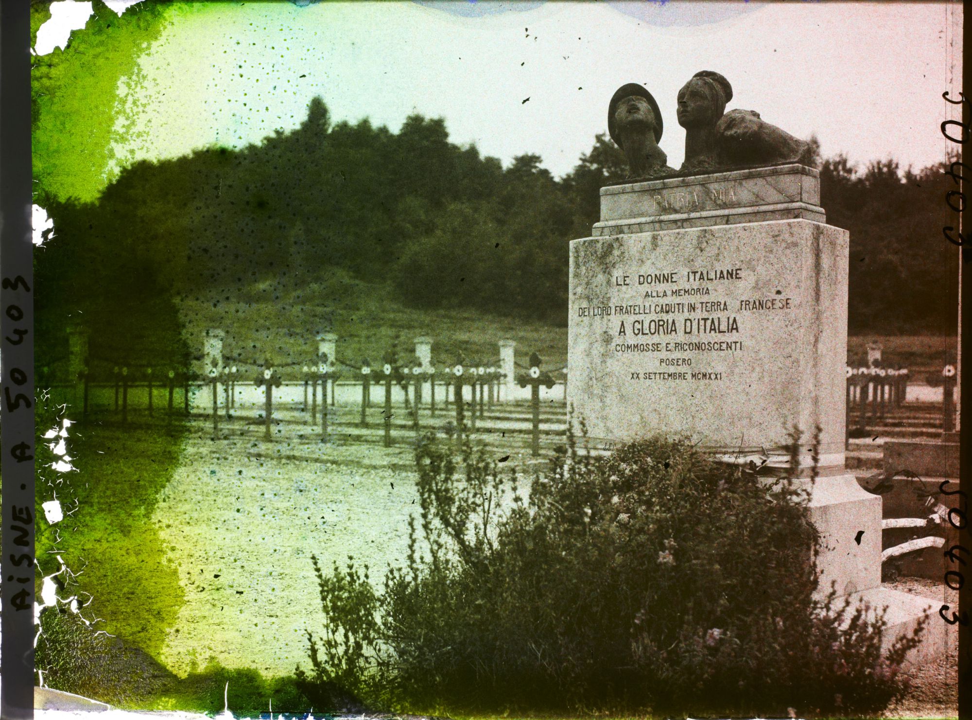 Image représentant France, Soupir, Le Cimetière Italien  Le mt aux morts