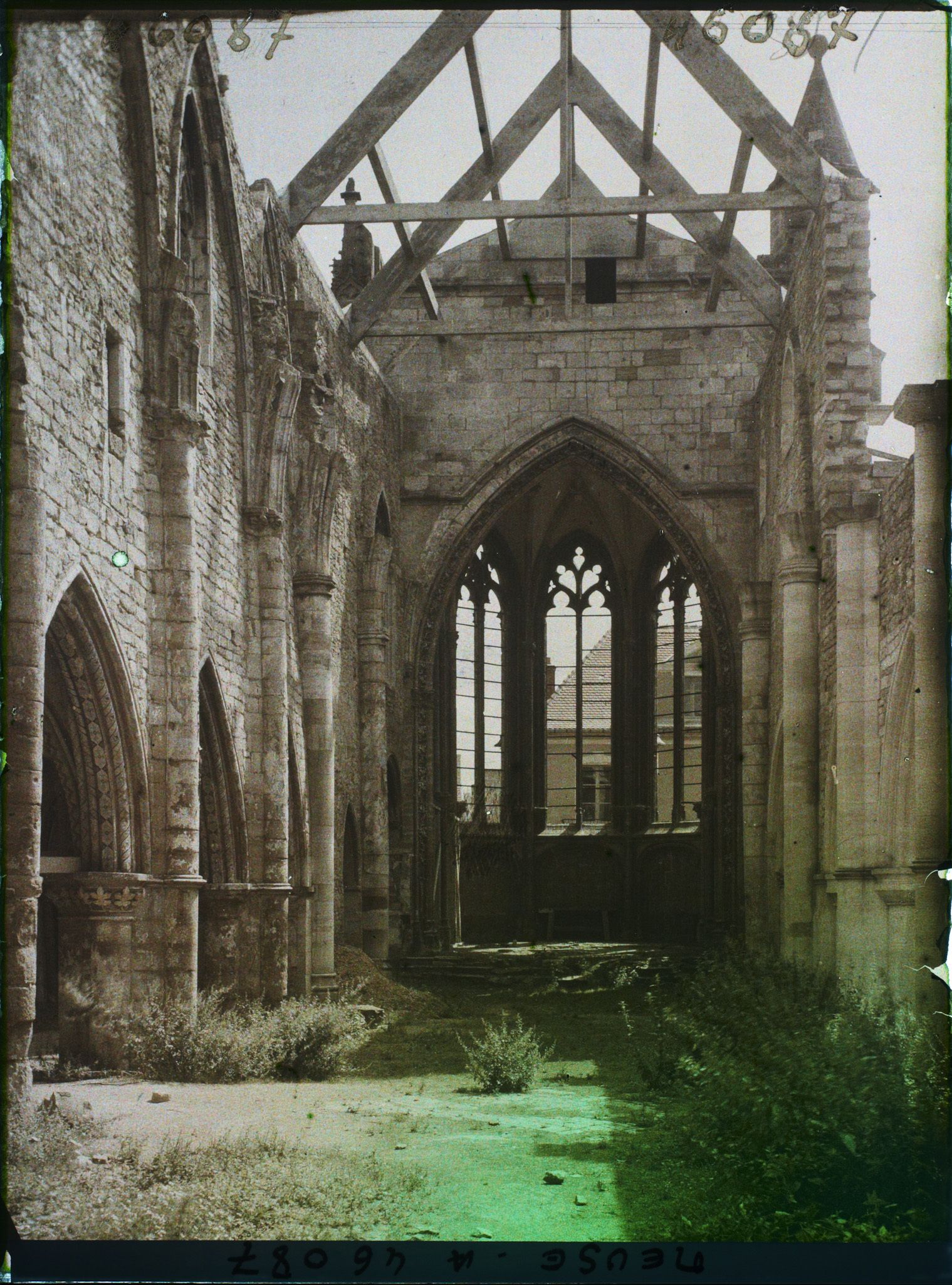 Image représentant France, Etain , Intérieur de l'Eglise vers le Chœur