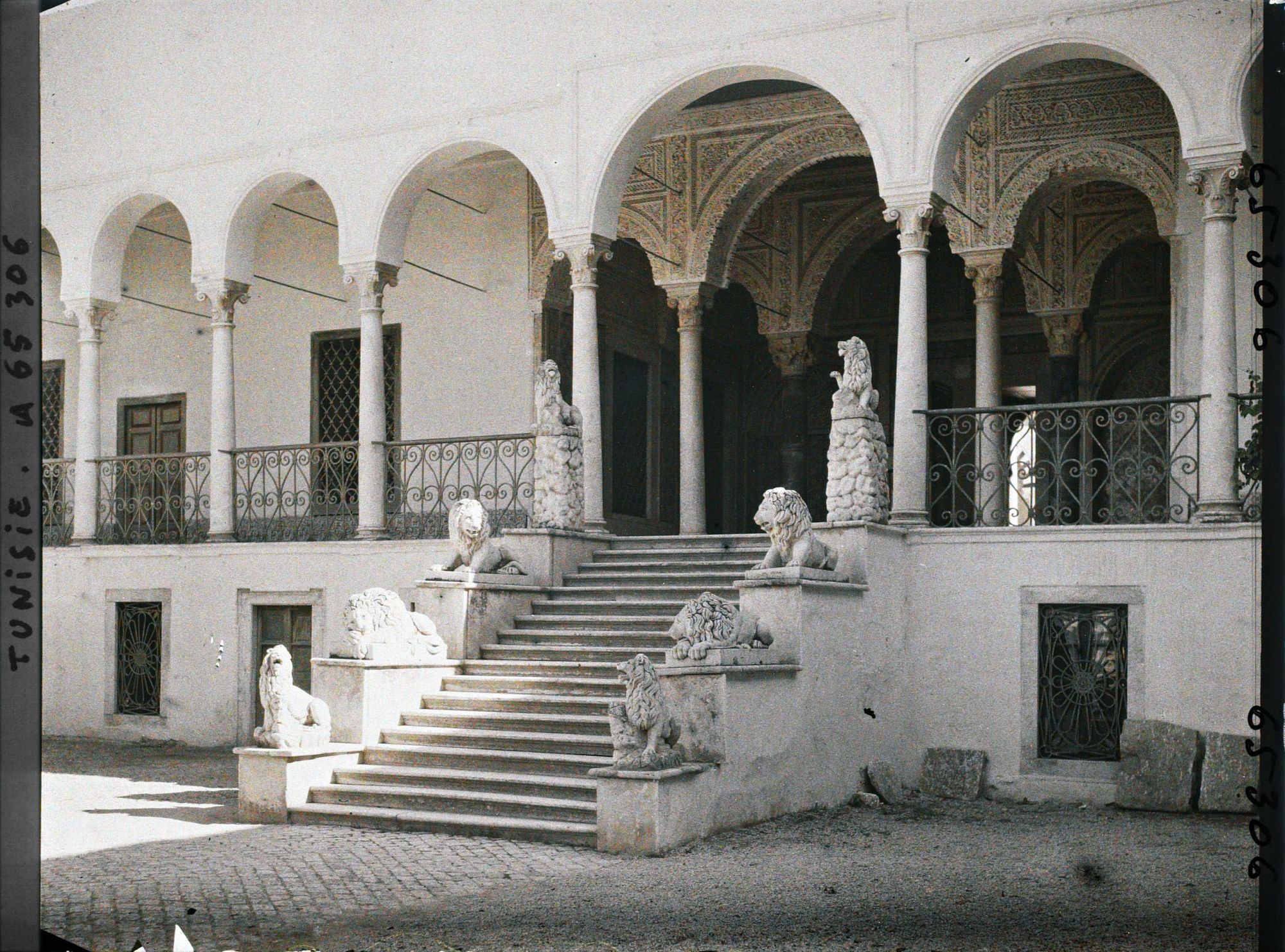 Image représentant L'escalier des Lions menant aux appartements beylicaux du palais du Bardo