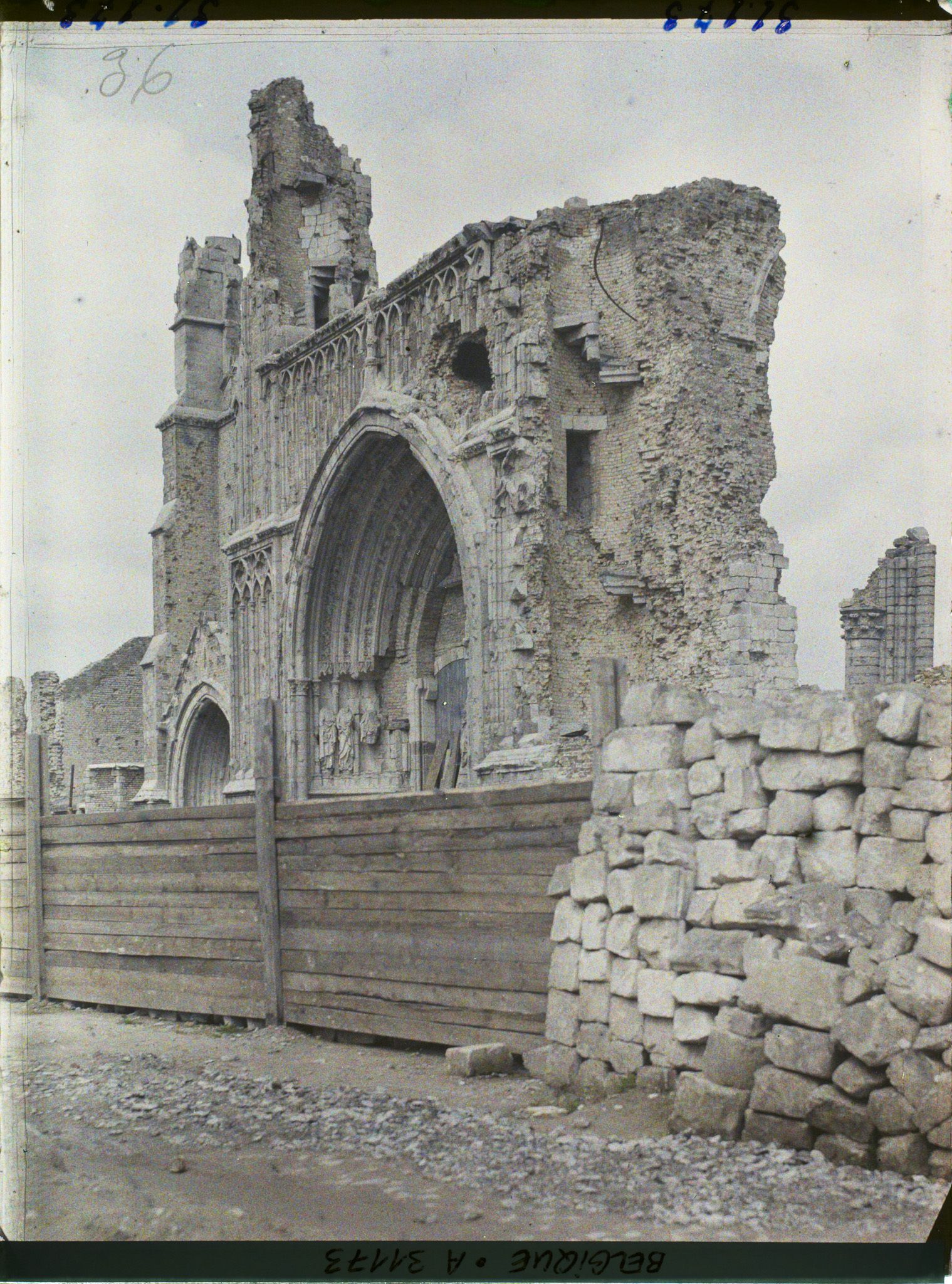 Image représentant Belgique, Ypres, Portail de l'Eglise St Martin