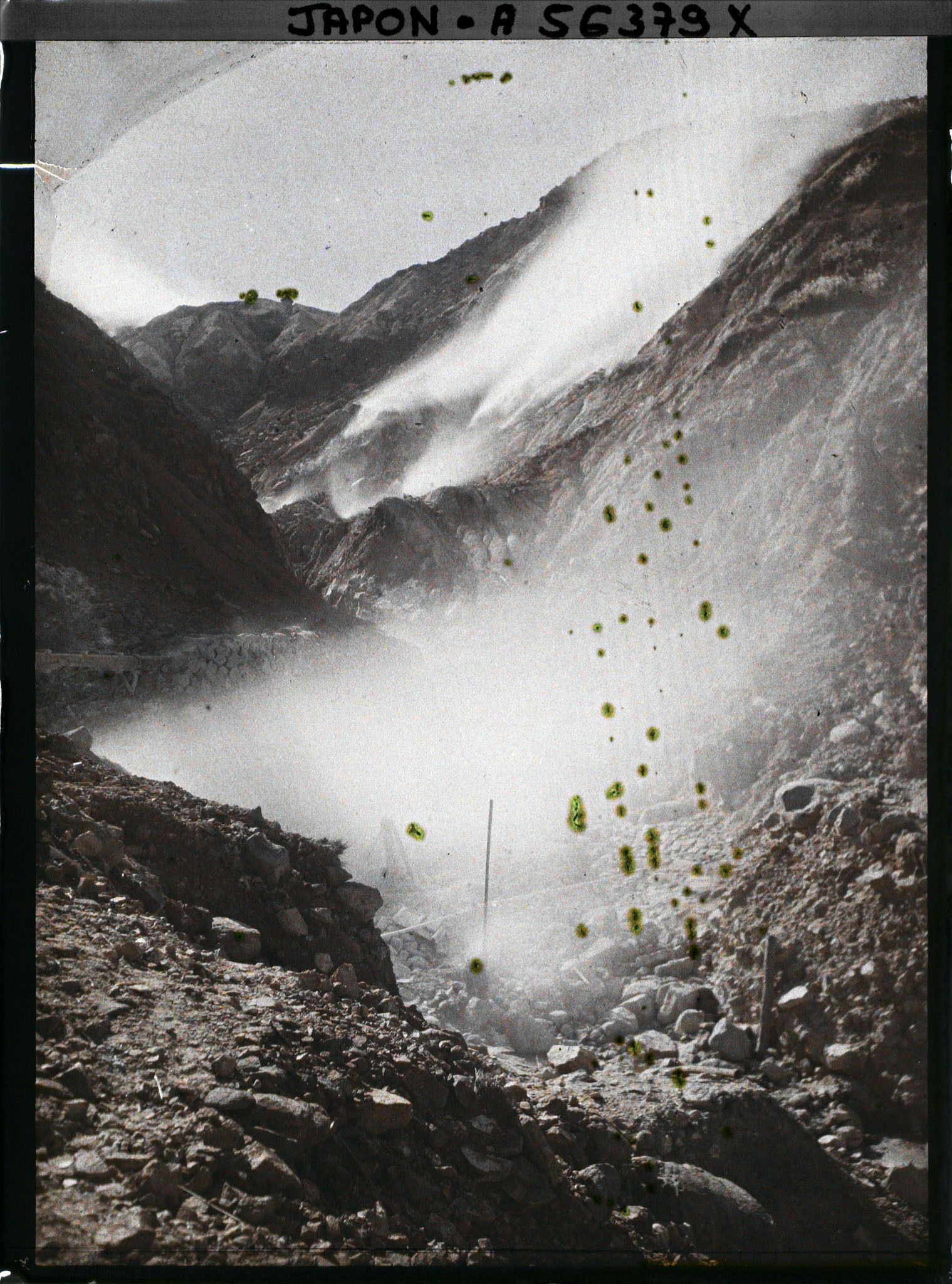 Image représentant Vapeur sulfureuse dans la vallée d'Owakudani ("Vallée des Grandes Eaux Chaudes") ou Ojigoku ("Grand Enfer")