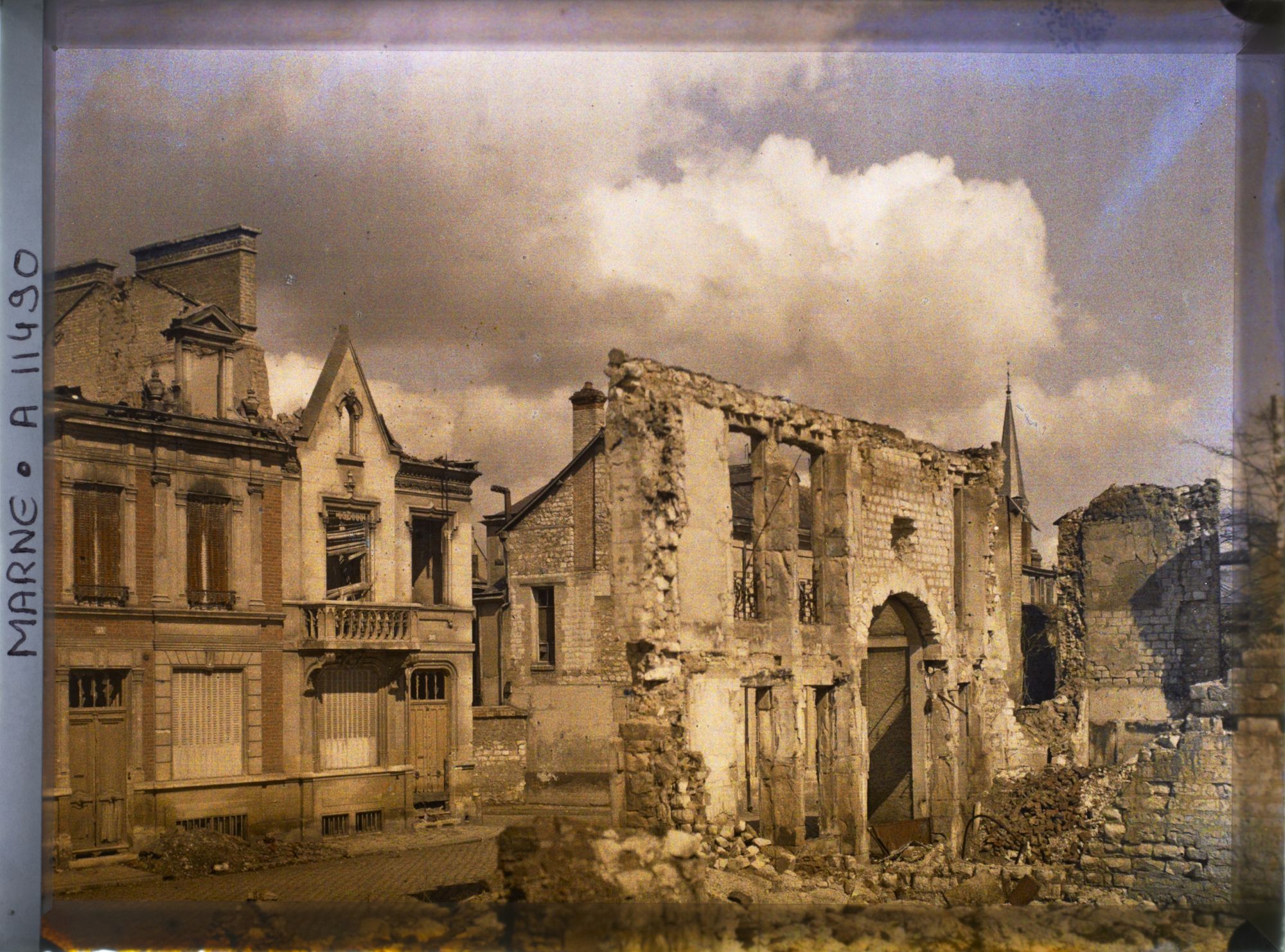 Image représentant Ruines en contre jour, rue Eugène Desteuque