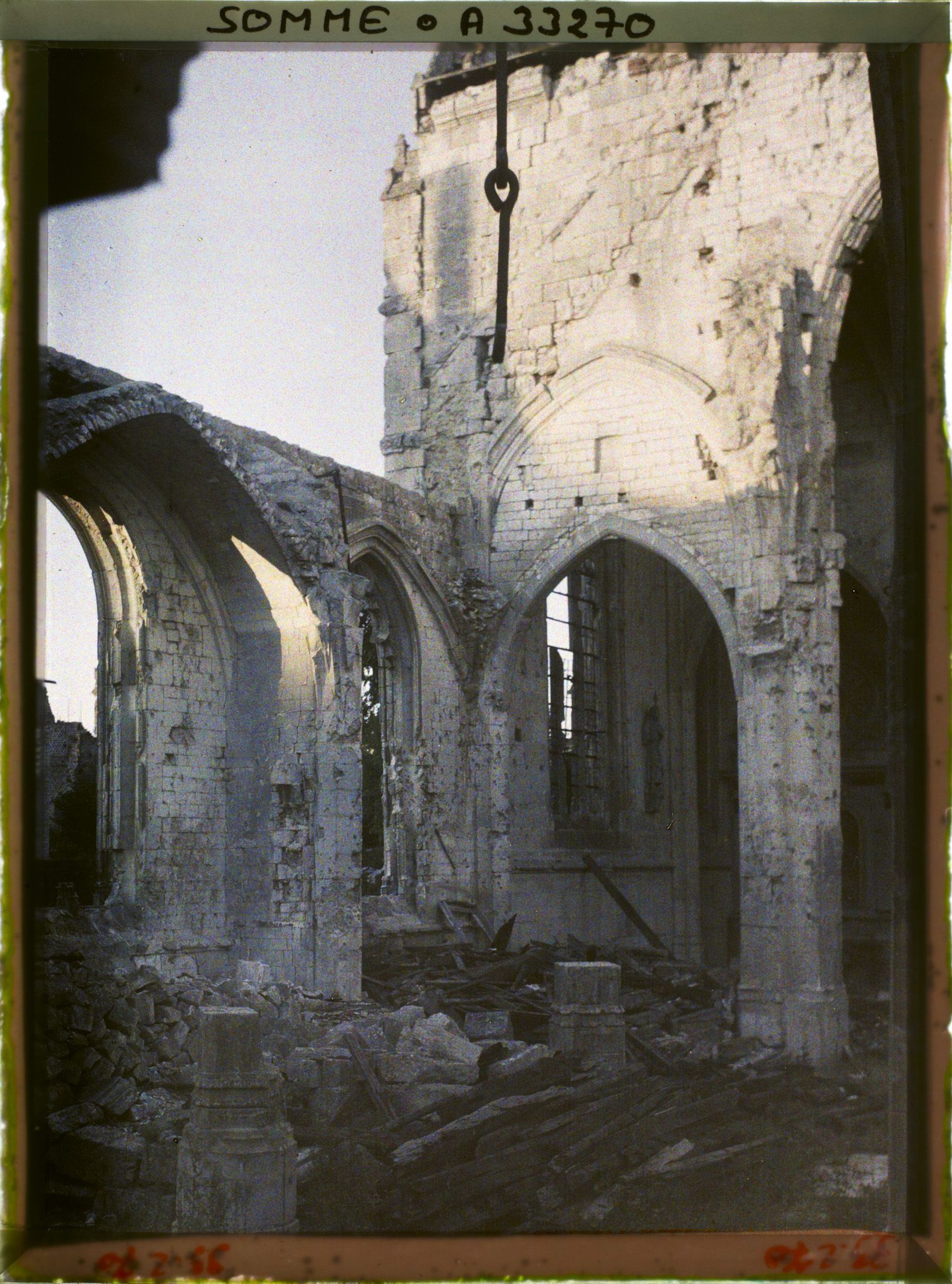 Image représentant France, Montdidier, Intérieur de l'Eglise pris au Soleil Couchant