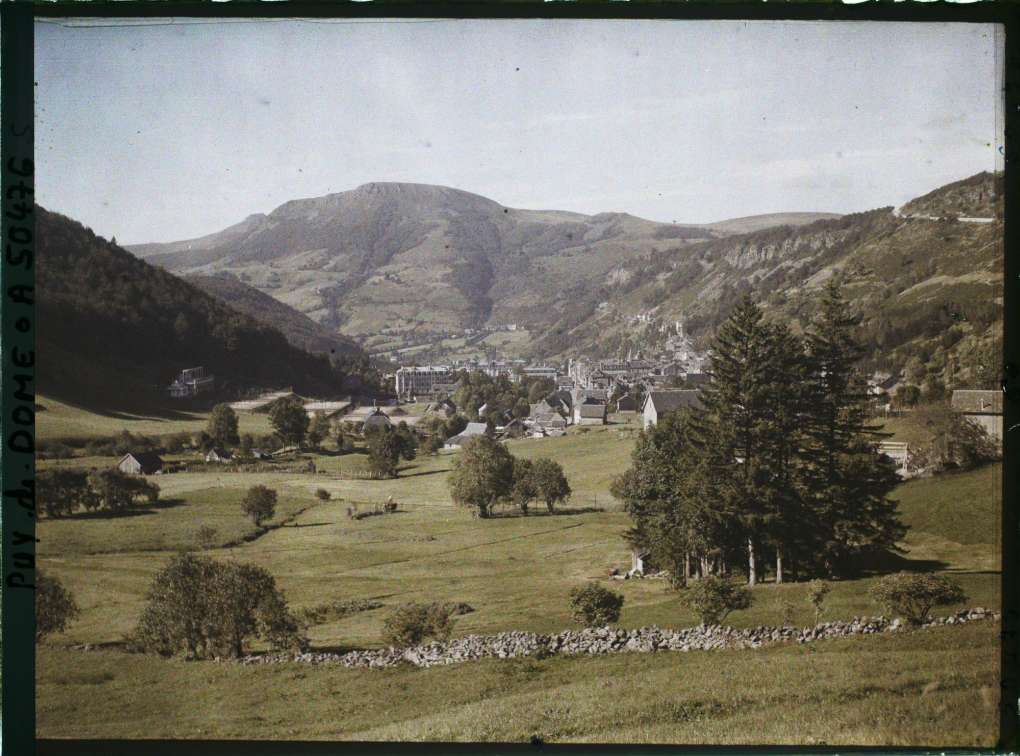Image représentant France, Mont-Dore, Vue prise de la route du Sancy