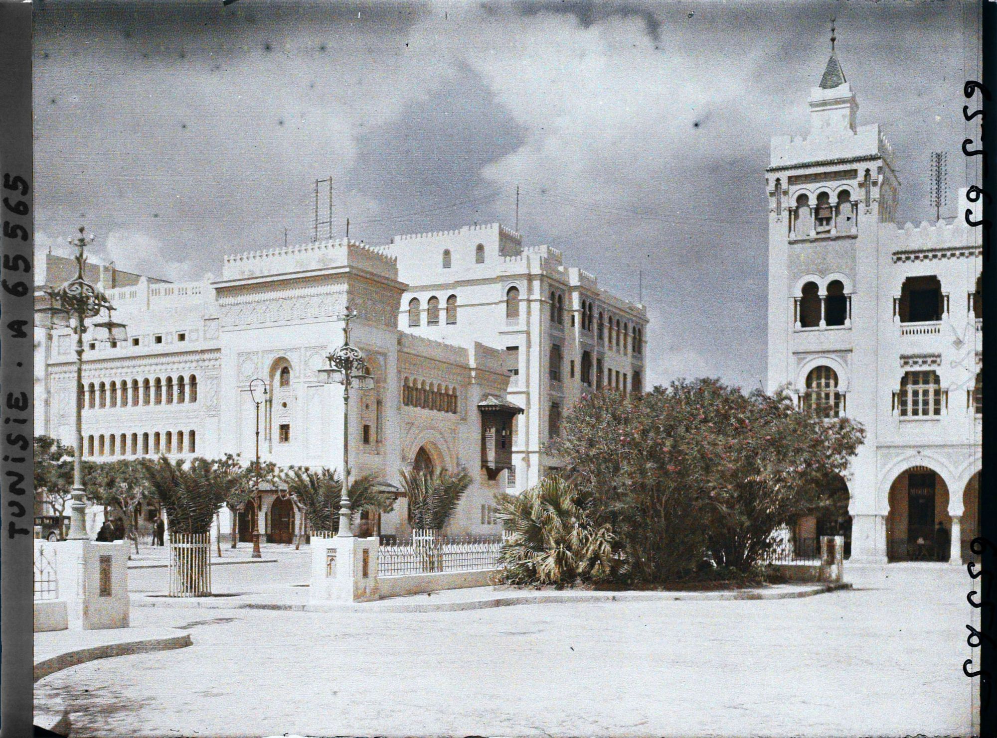 Image représentant L'avenue Jules Gau et le théâtre