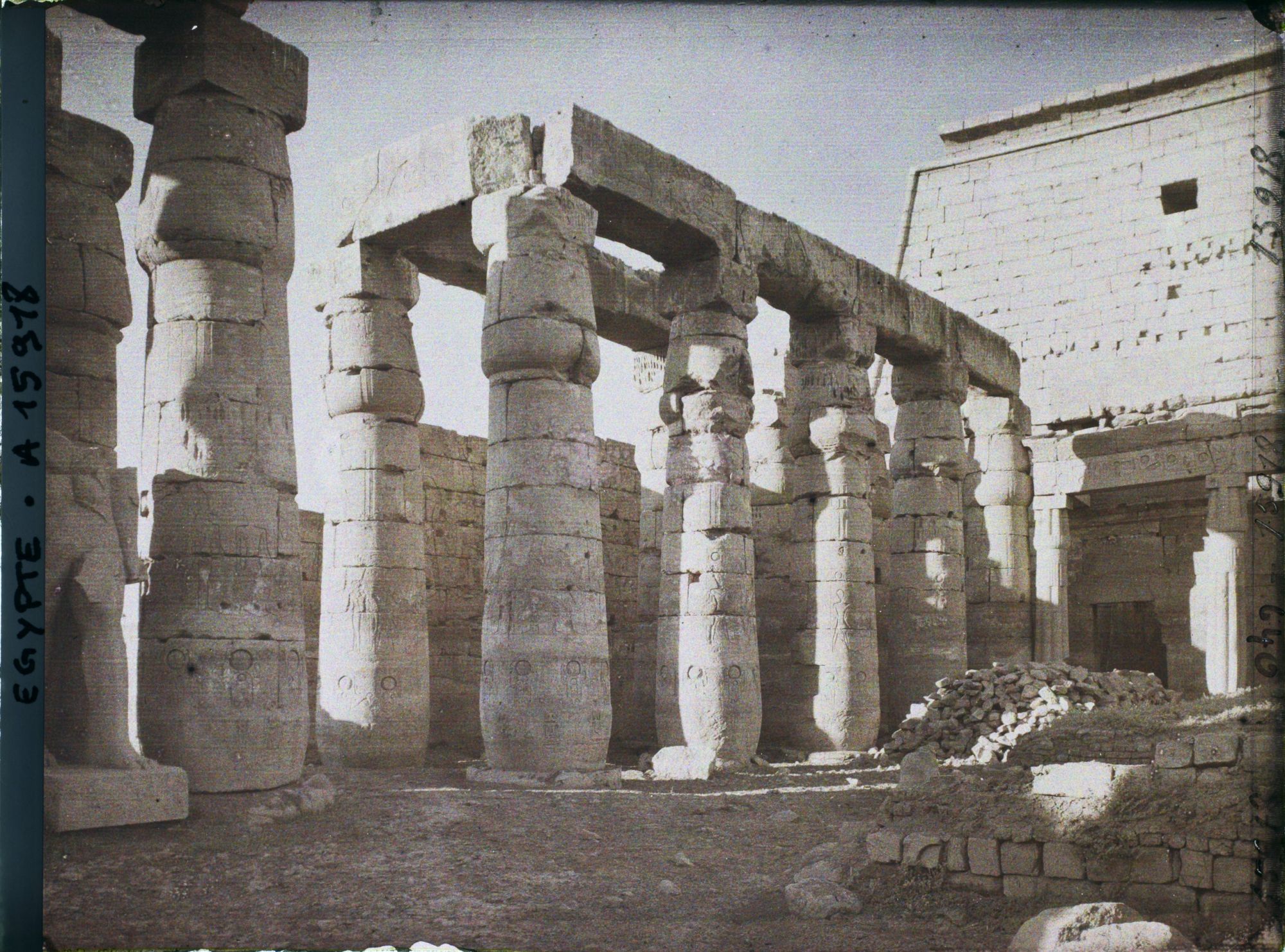 Image représentant Une partie de la cour de Ramsès II