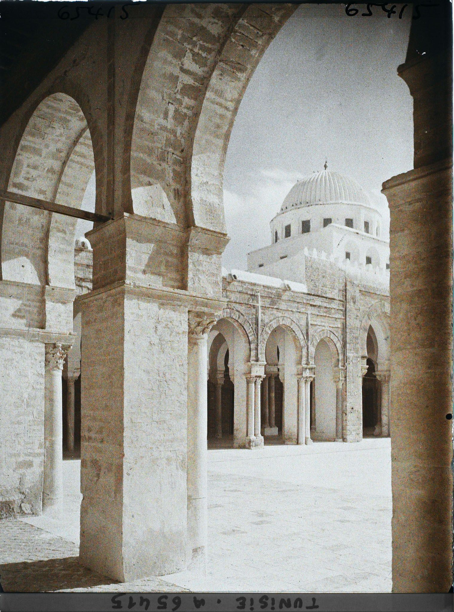 Image représentant La façade méridionale du narthex de la Grande Mosquée dans la médina