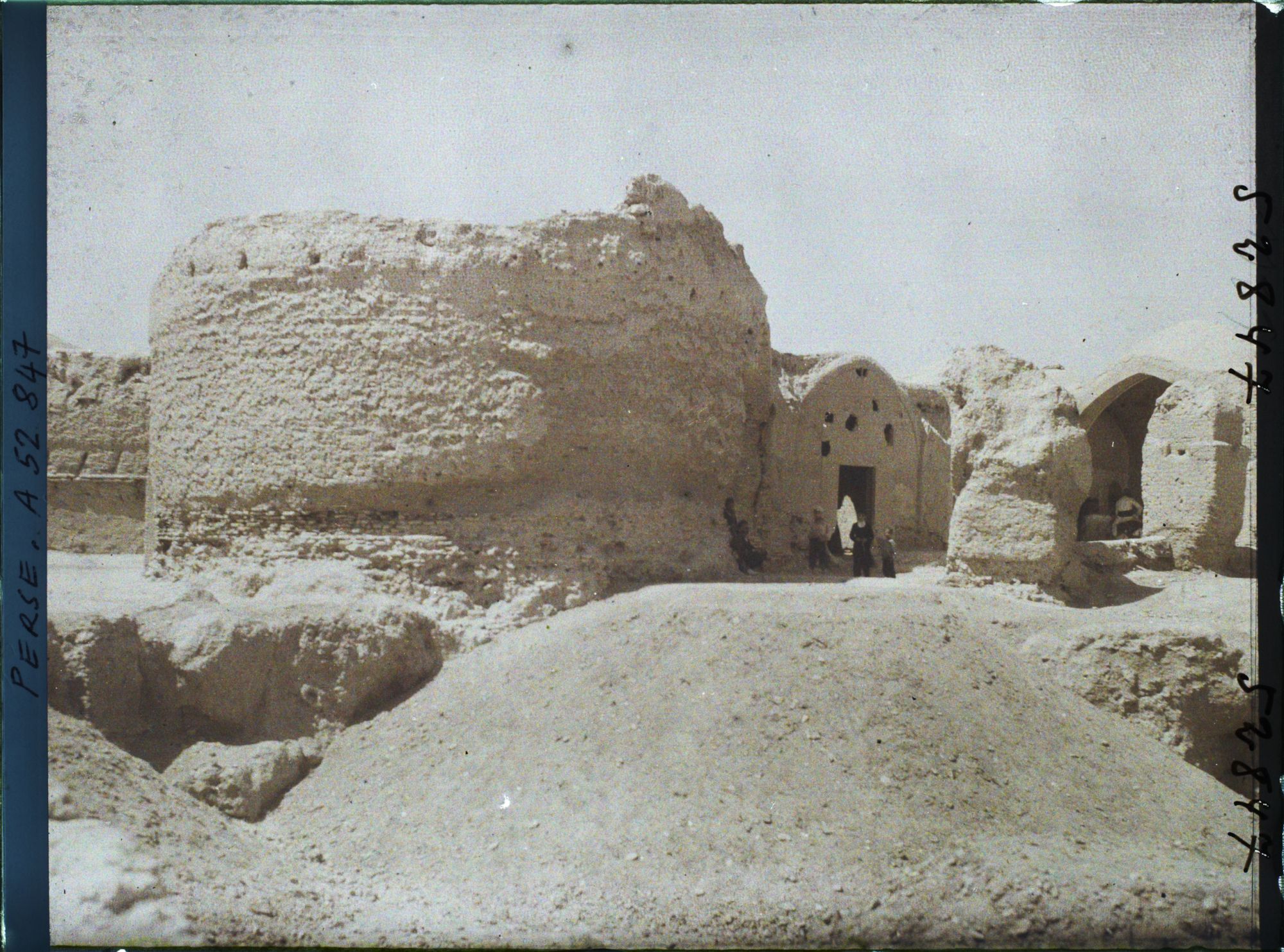 Image représentant Ruines de l'ancienne ville (d'un caravansérail ?)