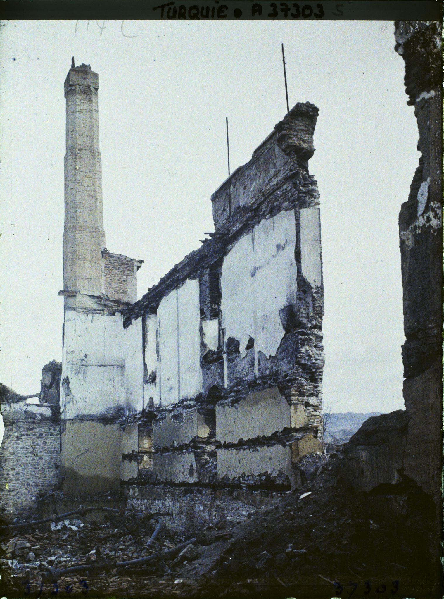 Image représentant Turquie, Cassaba, Fabrique incendiée (Intérieur)