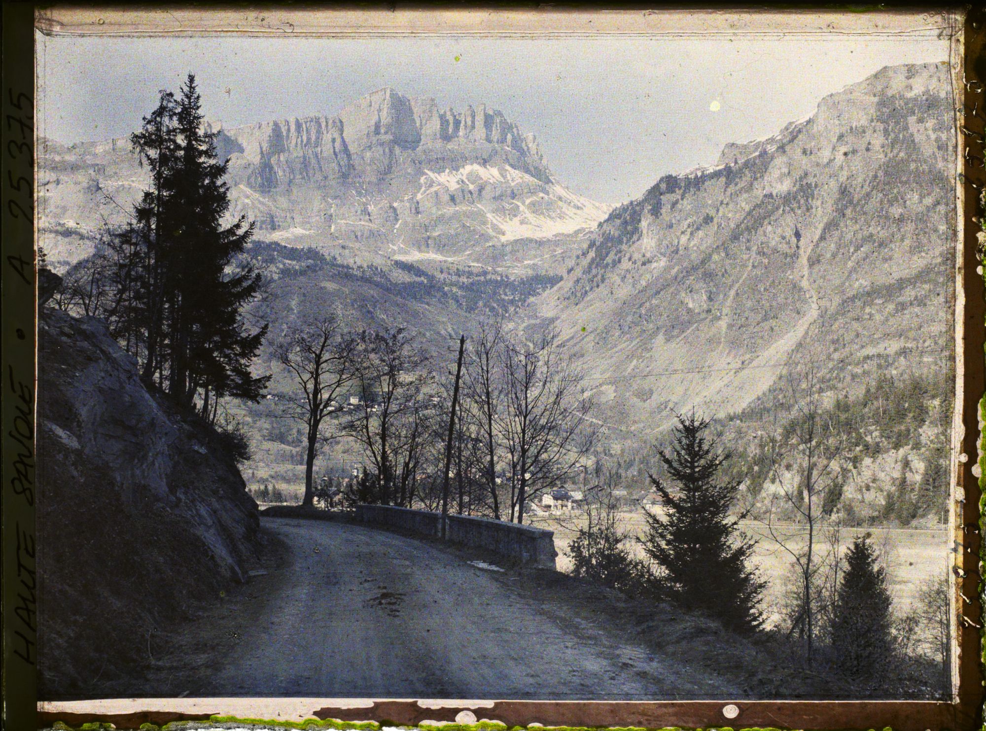 Image représentant France Les Alpes, Vallée de Chamonix ; Vue vers les Fiz et le Col d'Anterne