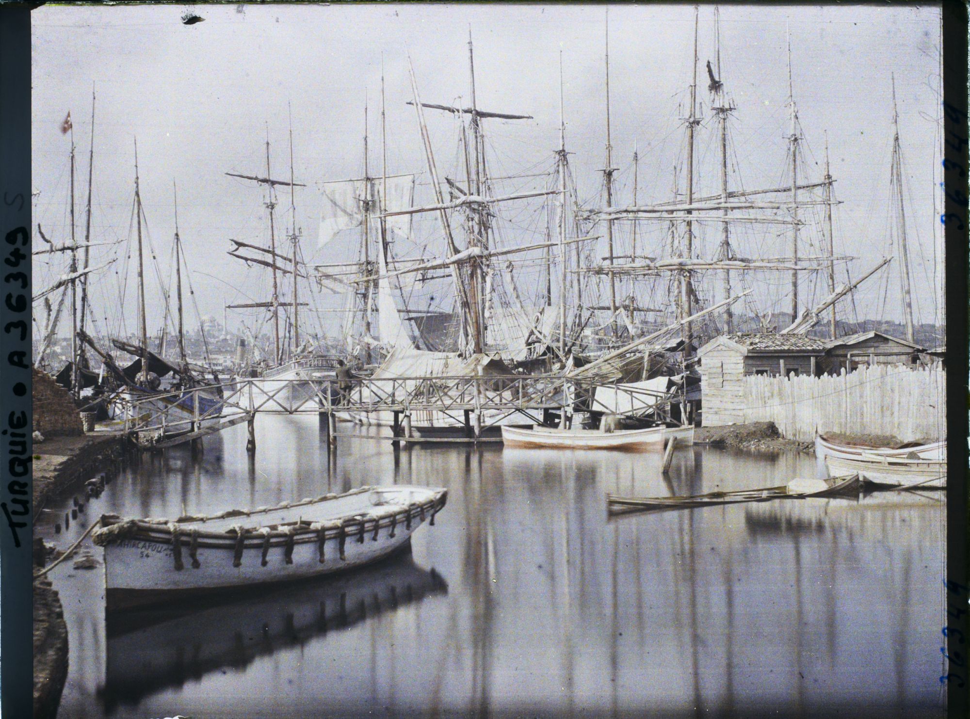 Image représentant Bateaux au port de Galata