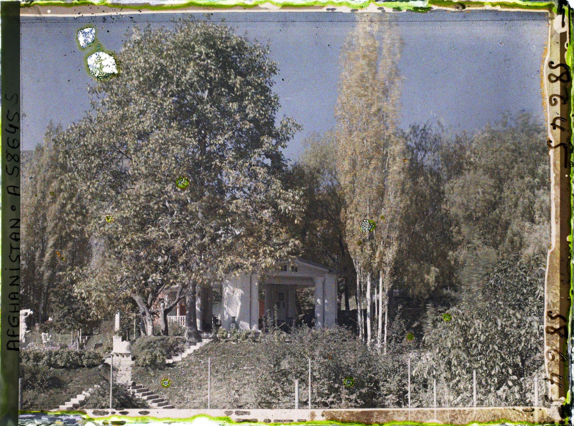 Image représentant Afghanistan, Paghman, Jardin du Palais du Roi - Vers son Pavillon de travail