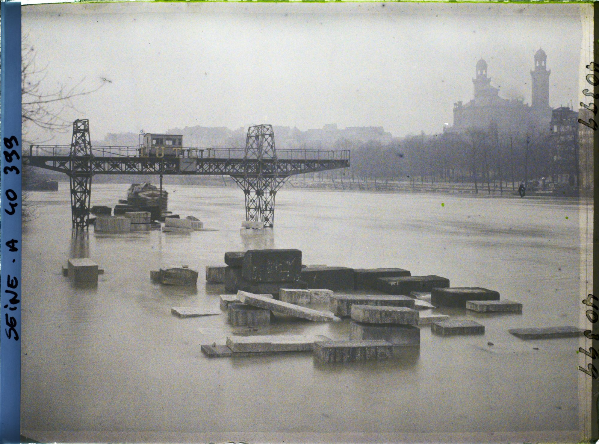 Image représentant La crue de la Seine, depuis le quai Branly vers le Trocadéro