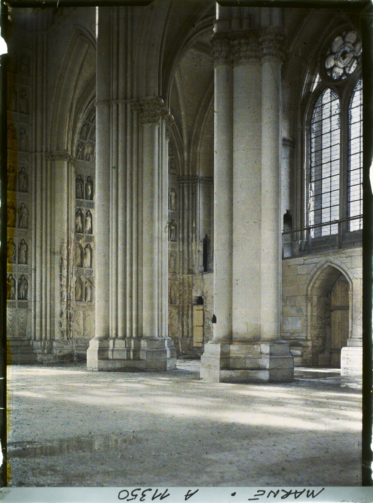 Image représentant Intérieur de la cathédrale