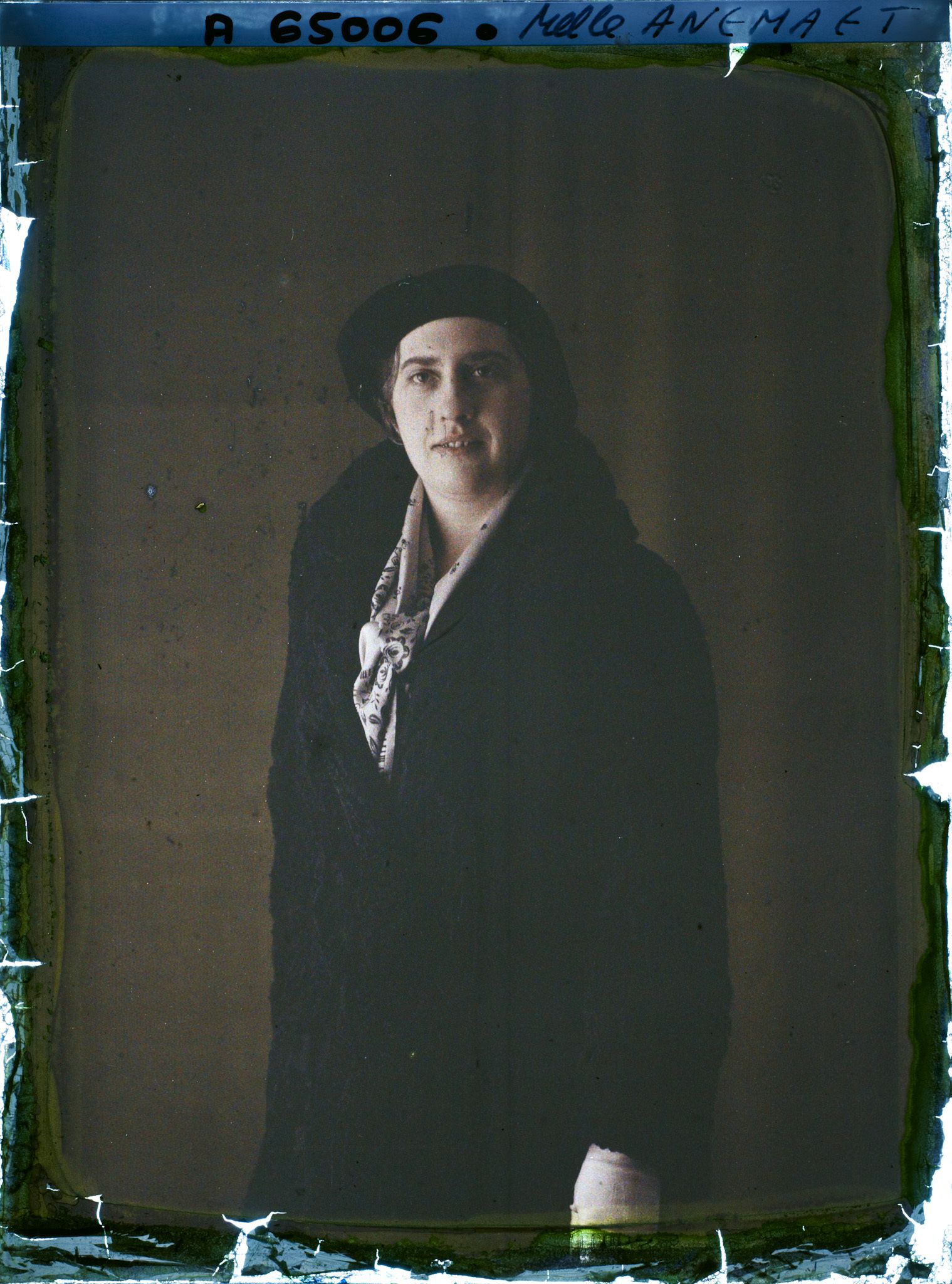 Image représentant https://musee-albert-kahn.s-museum.fr/home/NWQ2OTAwYzNmYjZlZTk1ZWQwODJmMjY4L2dlbmVyaWMtbm90aWNlLXRhYi9hdXRob3JpdHkvNjE3YTc5ZjVjZjhiODk2OGIzMzM3ZDIx/5d6900c3fb6ee95ed082f268/generic-notice-tab/authority/617a79ebcf8b8968b333673a Mademoiselle Anemaet