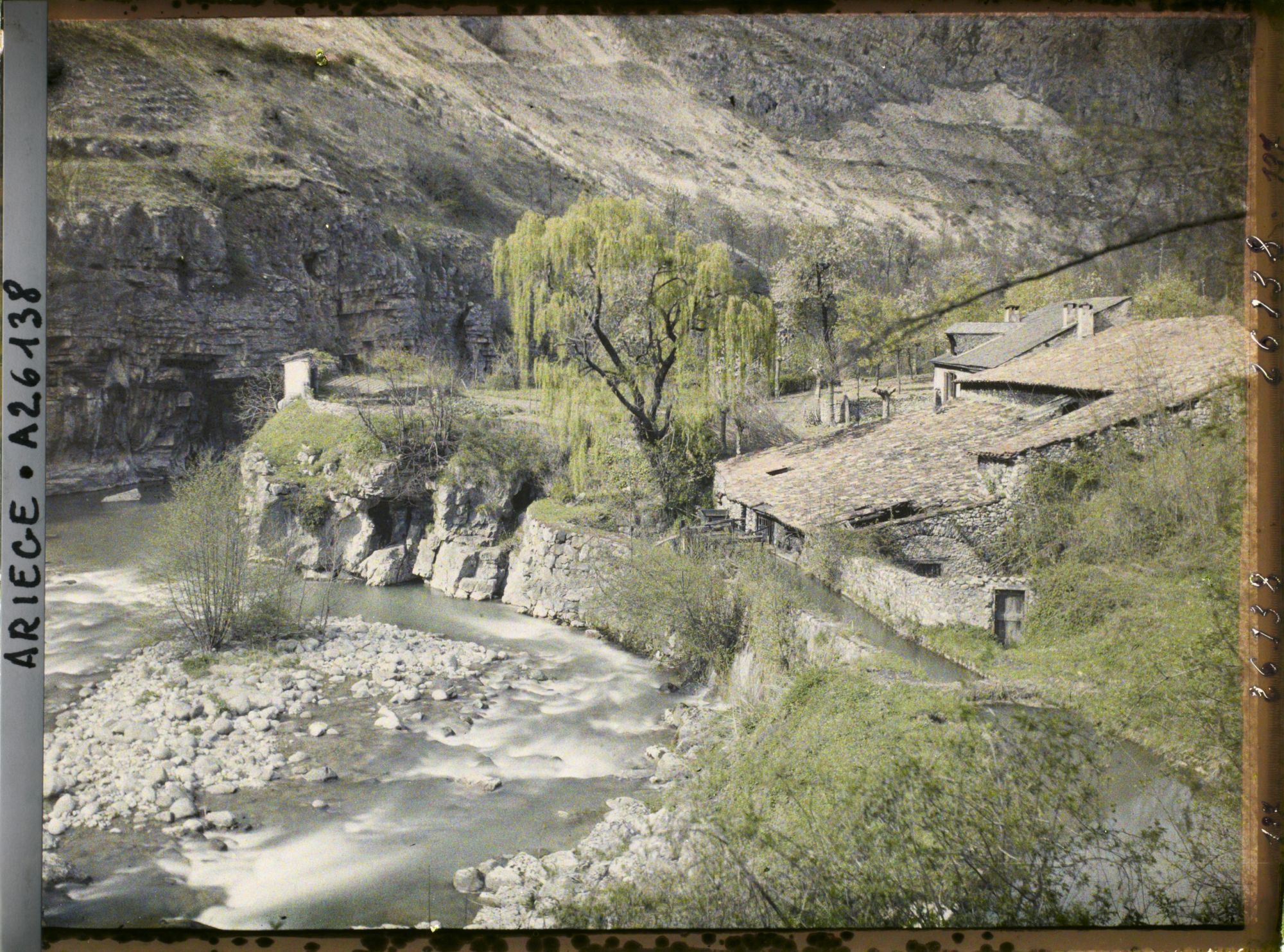 Image représentant Un vieux moulin sur la vallée de Vicdessos